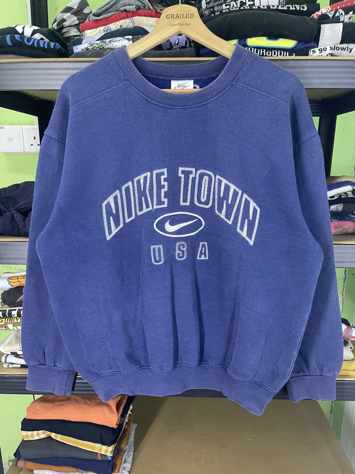 Nike Vintage 90's Nike Town USA Sweatshirt Size US L / EU 52-54 / 3 - 2 Thumbnail