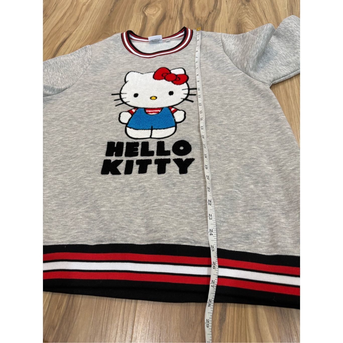 Other Hello Kitty NWT Sanrio Grey Crewneck Long Sleeve Sweatshirt Size XL / US 12-14 / IT 48-50 - 6 Thumbnail