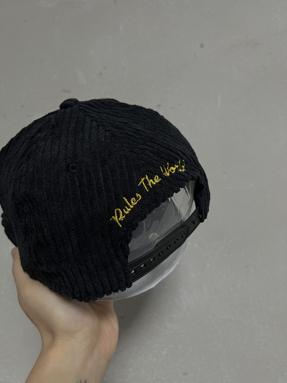 Corteiz Rare Corteiz X Soho Yacht Club Corduroy Snapback Hat Black Size ONE SIZE - 7 Thumbnail