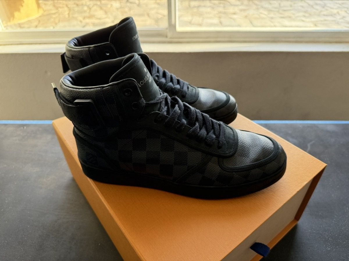 Louis Vuitton Louis Vuitton Men's Rivoli Graphite Damier Size US 9 / EU 42 - 1 Thumbnail