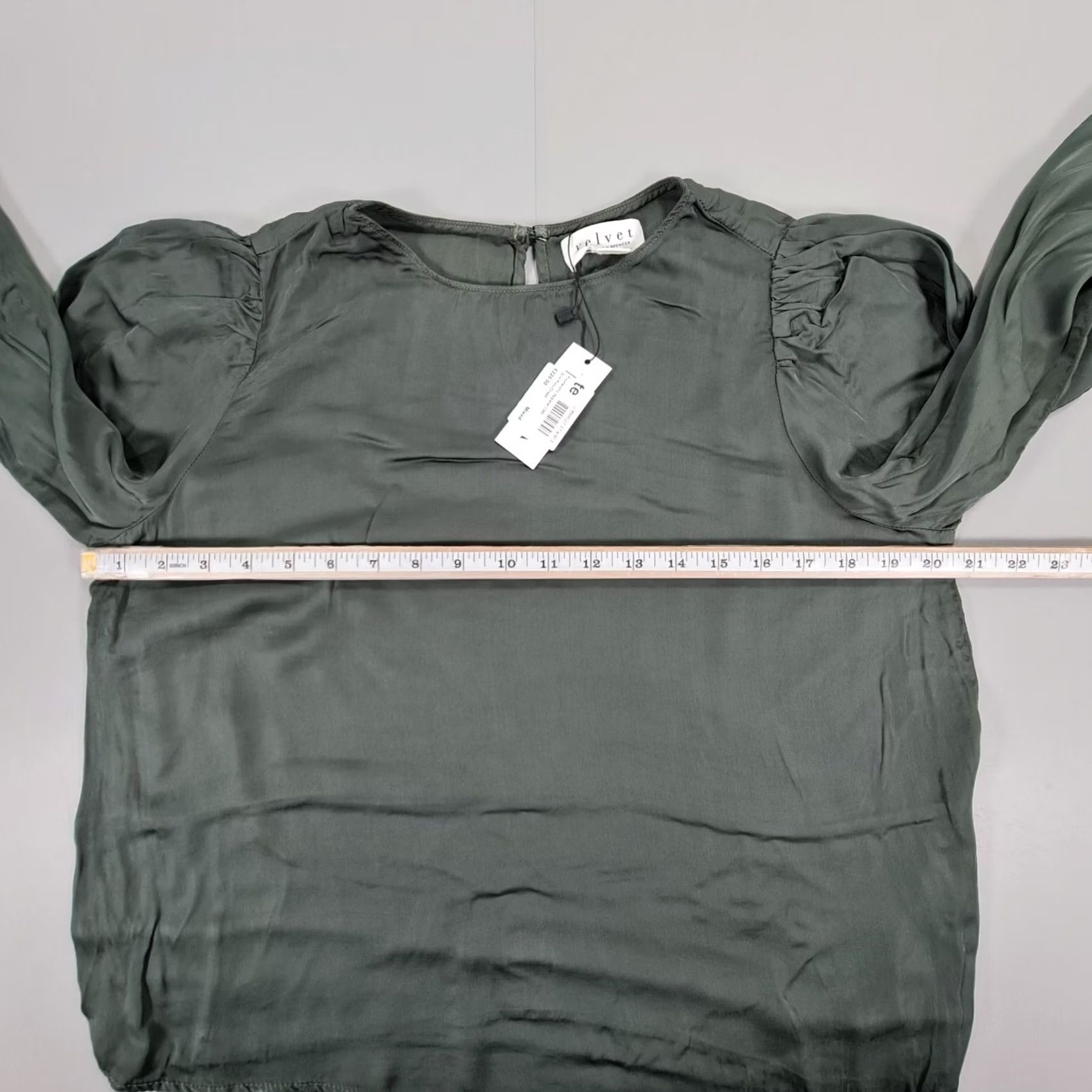 Velvet Velvet by Graham & Spencer Blouse Womens Green Satin Long Sleeves Round Neck XS S? Size S / US 4 / IT 40 - 6 Thumbnail