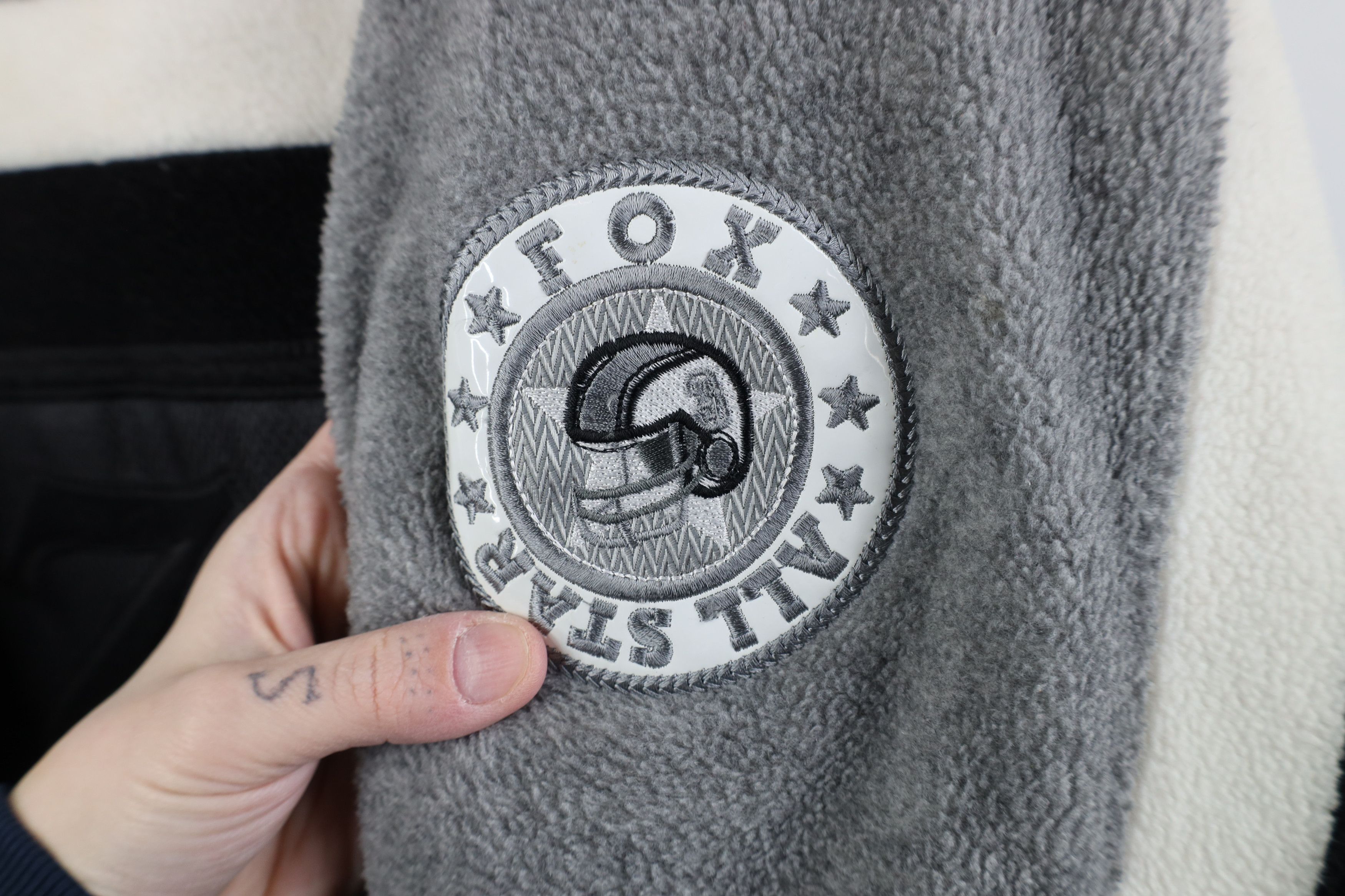 Vintage Vintage 90s Fox Sports Football Fleece Crewneck Sweater Size US XL / EU 56 / 4 - 6 Thumbnail