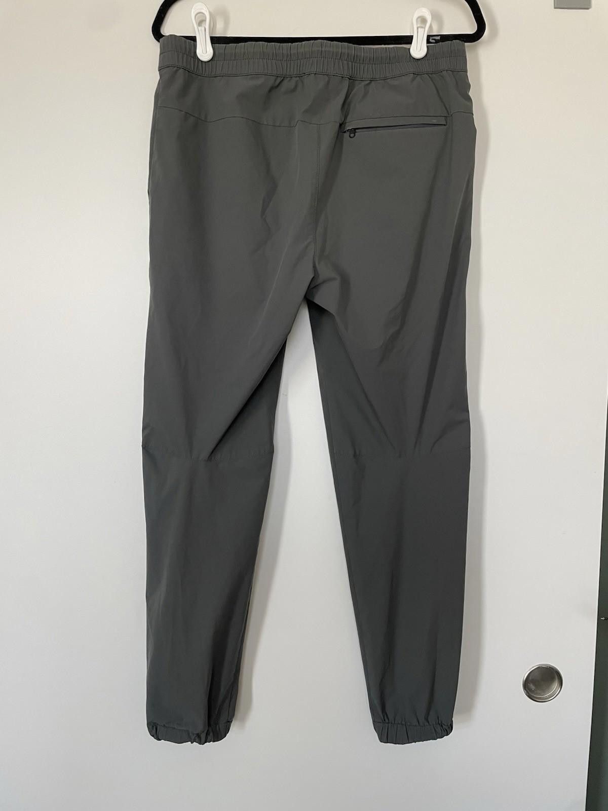 Banana Republic Banana Republic Slim Motion Tech Jogger Steel Gray Medium Size US 32 / EU 48 - 2 Thumbnail
