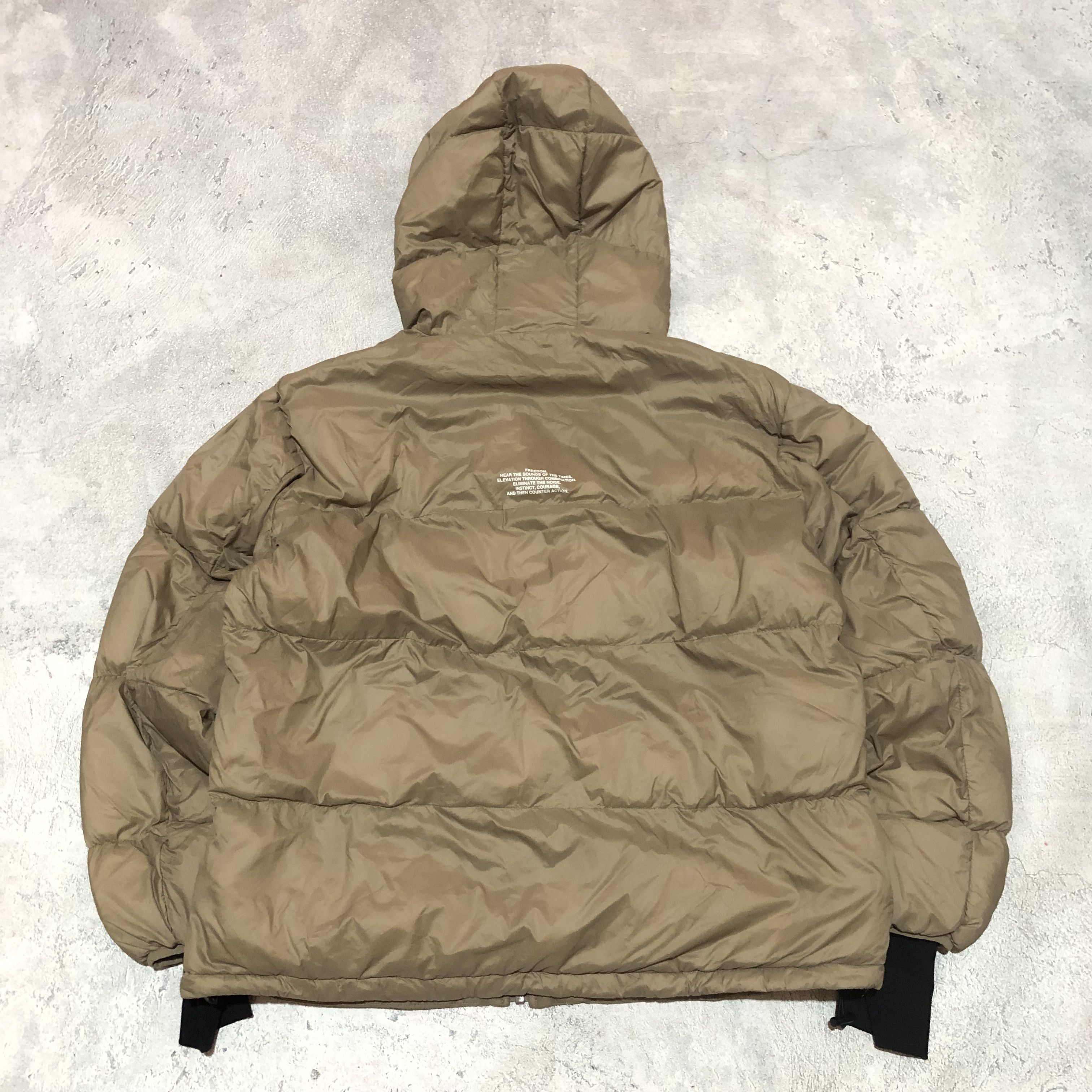 GU × Undercover Undercover GU Padded Puffer Jacket Beige Size US L / EU 52-54 / 3 - 2 Thumbnail