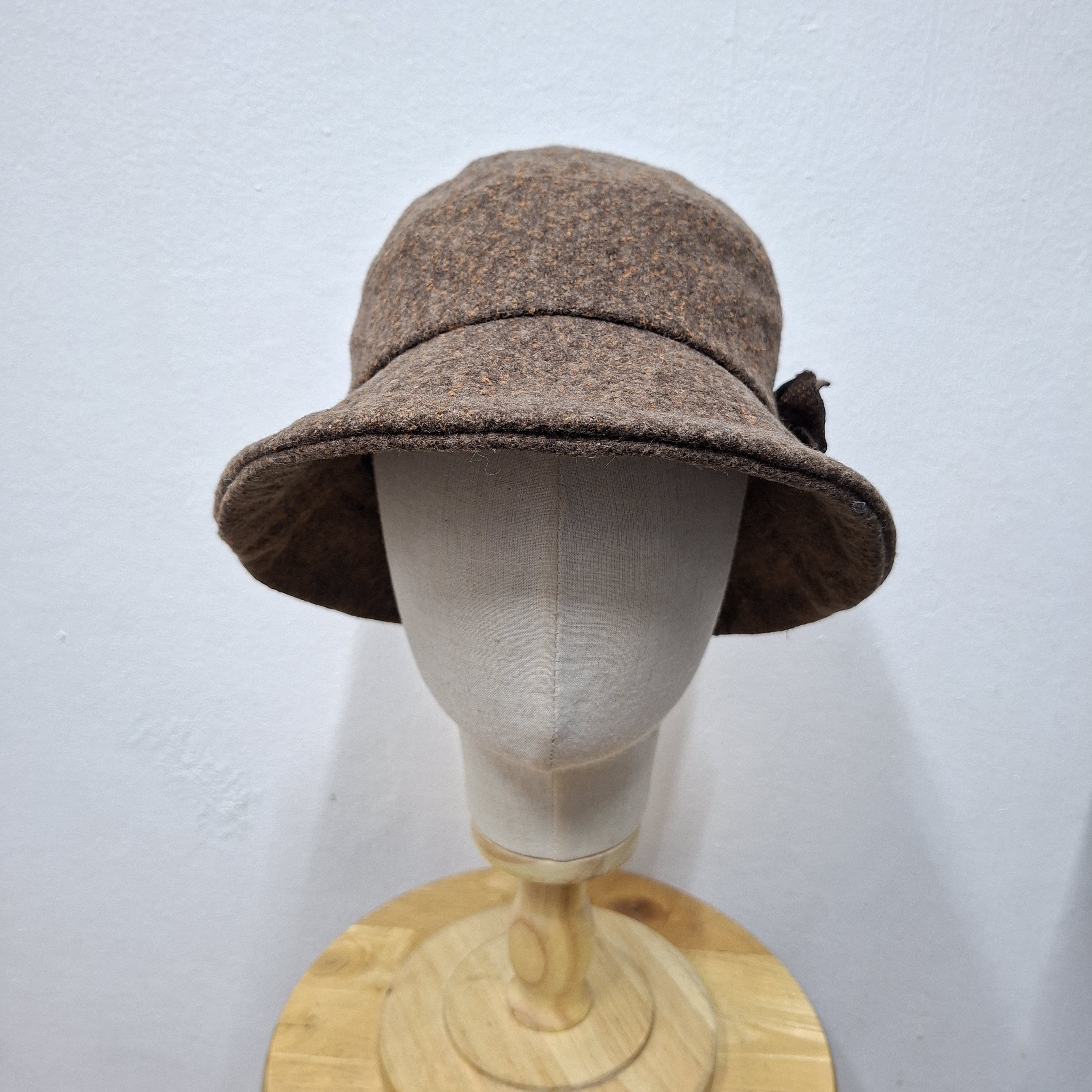 ? Vintage gianni valentino italy flower wool daisy hat display picture 2