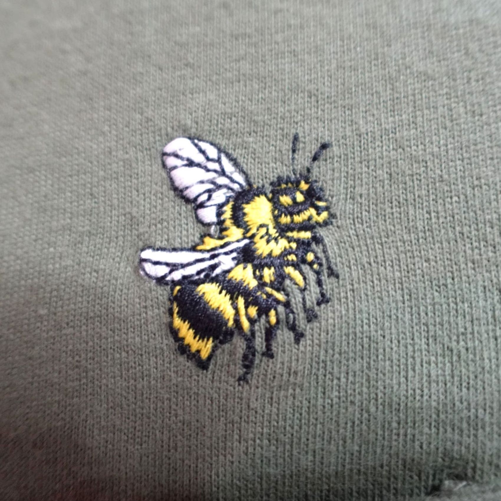 Uniqlo Uniqlo Shirt XS Green Pocket Bee Embroidered Size US XS / EU 42 / 0 - 2 Thumbnail