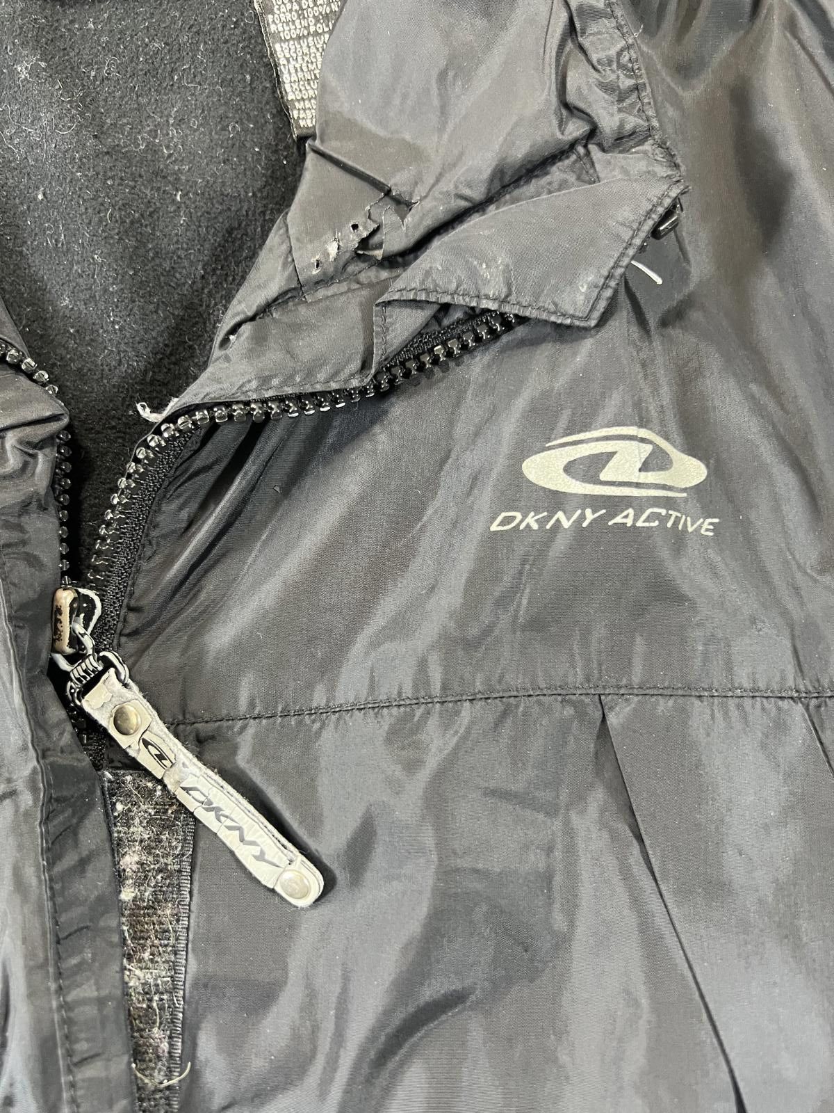 DKNY Vintage DKNY Active Black Sleeveless Puffer Vest L Size US L / EU 52-54 / 3 - 2 Thumbnail