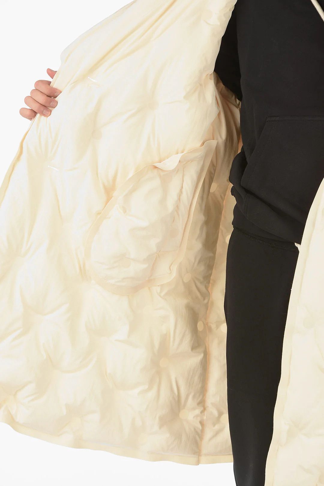 Maison Margiela og1mm0326 Maxi Double-Breasted Puffer Jacket in White Size US XS / EU 42 / 0 - 5 Thumbnail