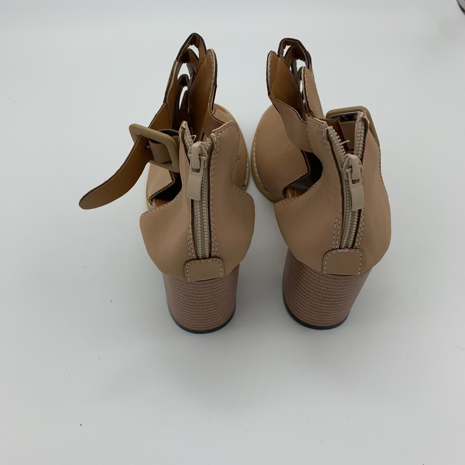 Other Women Heel Size 10 Beige Crisscross Block-Heel Sandal Size US 10 / IT 40 - 7 Thumbnail