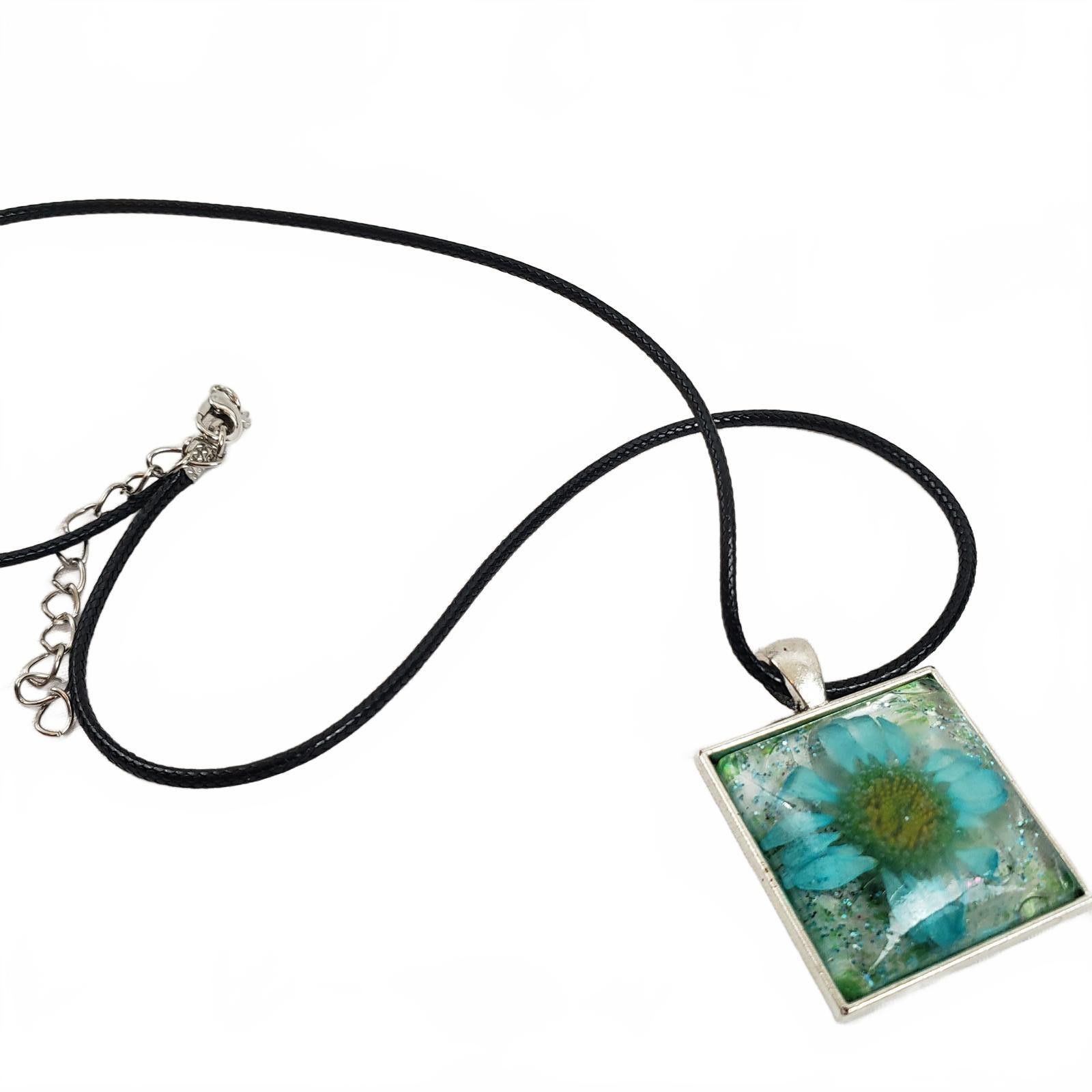 Designer Stunning Floral Resin Pendant Necklace Size ONE SIZE - 8 Thumbnail