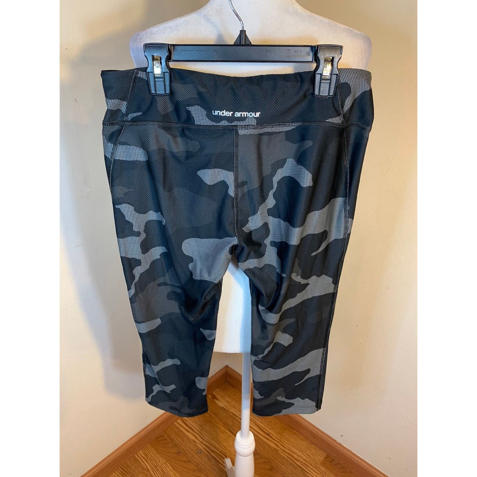 Under Armour Under Armour Women Shorts size M Size 30" / US 8 / IT 44 - 2 Thumbnail