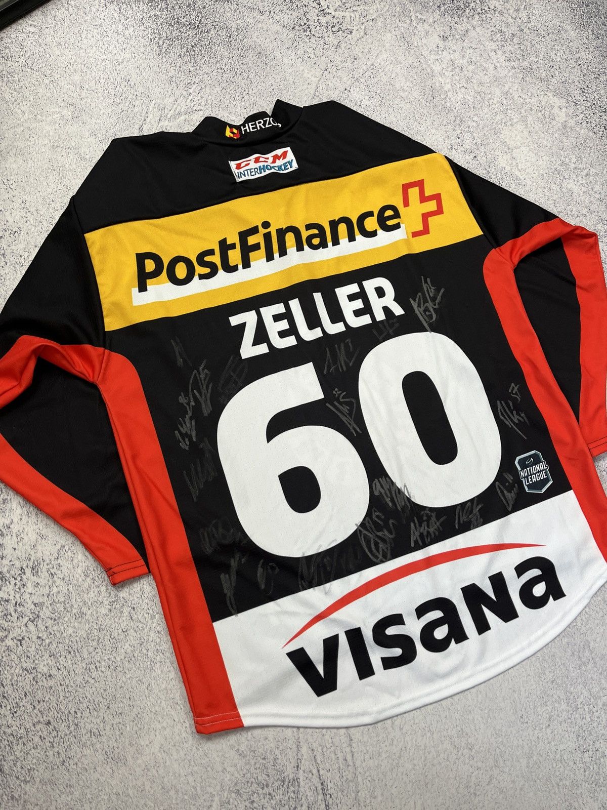NHL SC Bern Ice Hockey Jersey #60 Zeller NHL Team Signed Rare Size US L / EU 52-54 / 3 - 7 Thumbnail