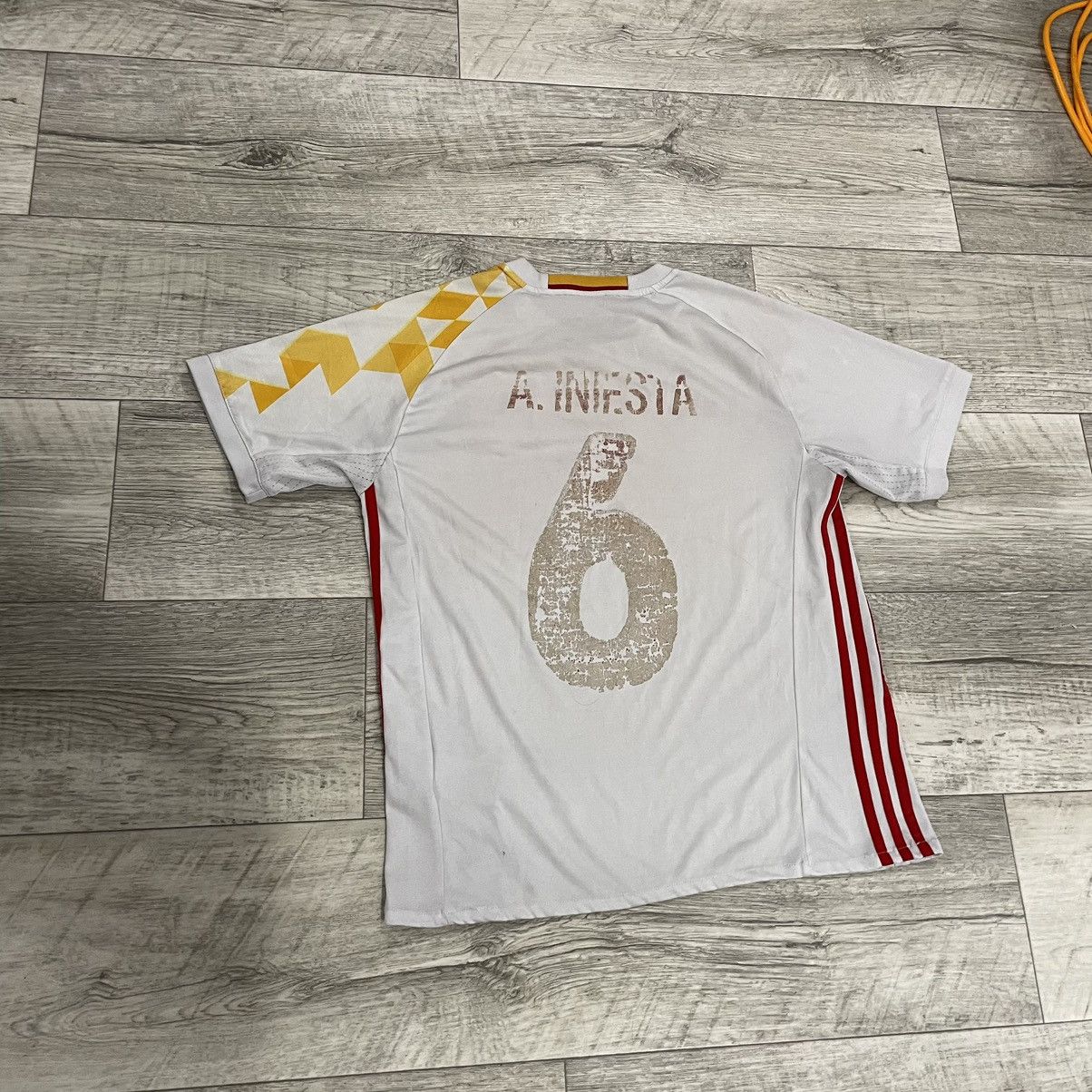 Adidas Adidas tee 6 A iniesta Spain Match worn Shirt Jersey Size US M / EU 48-50 / 2 - 6 Thumbnail