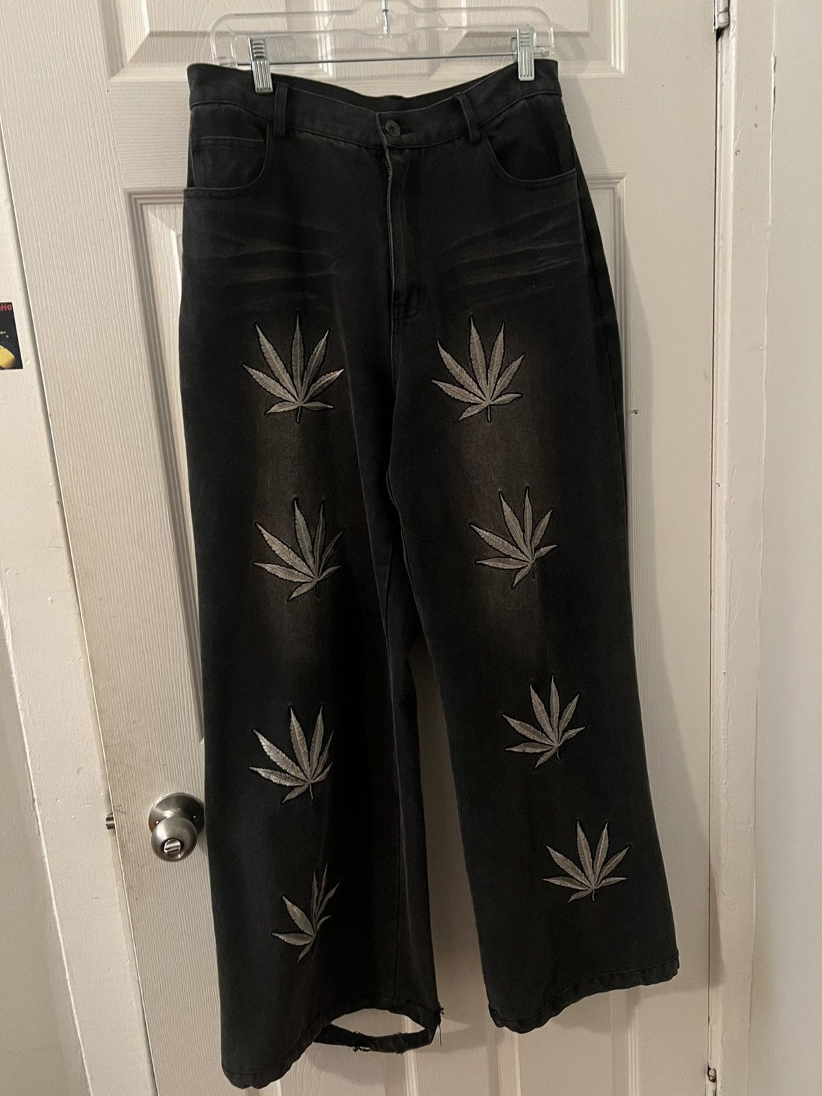 Haunted Starbucks Haunted Starbucks Weed Leaf Jeans Size US 31 - 1 Thumbnail