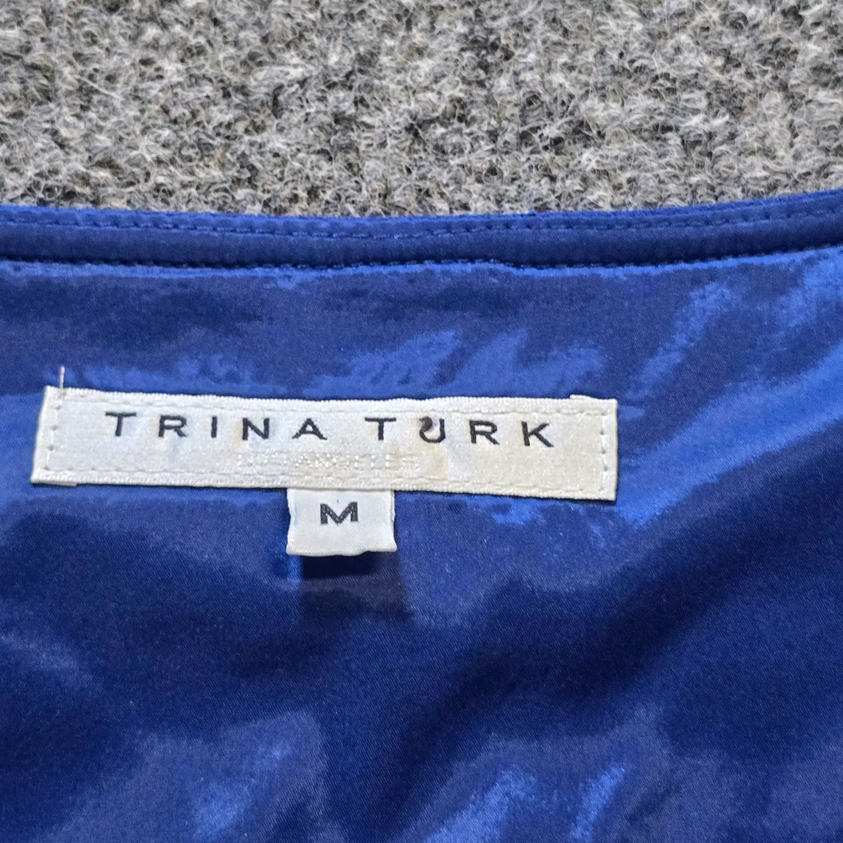 Trina Turk Trina Turk Top Blouse Womens Medium Blue V-Neck Lined Pleated Back Casual Shirt Size M / US 6-8 / IT 42-44 - 3 Thumbnail