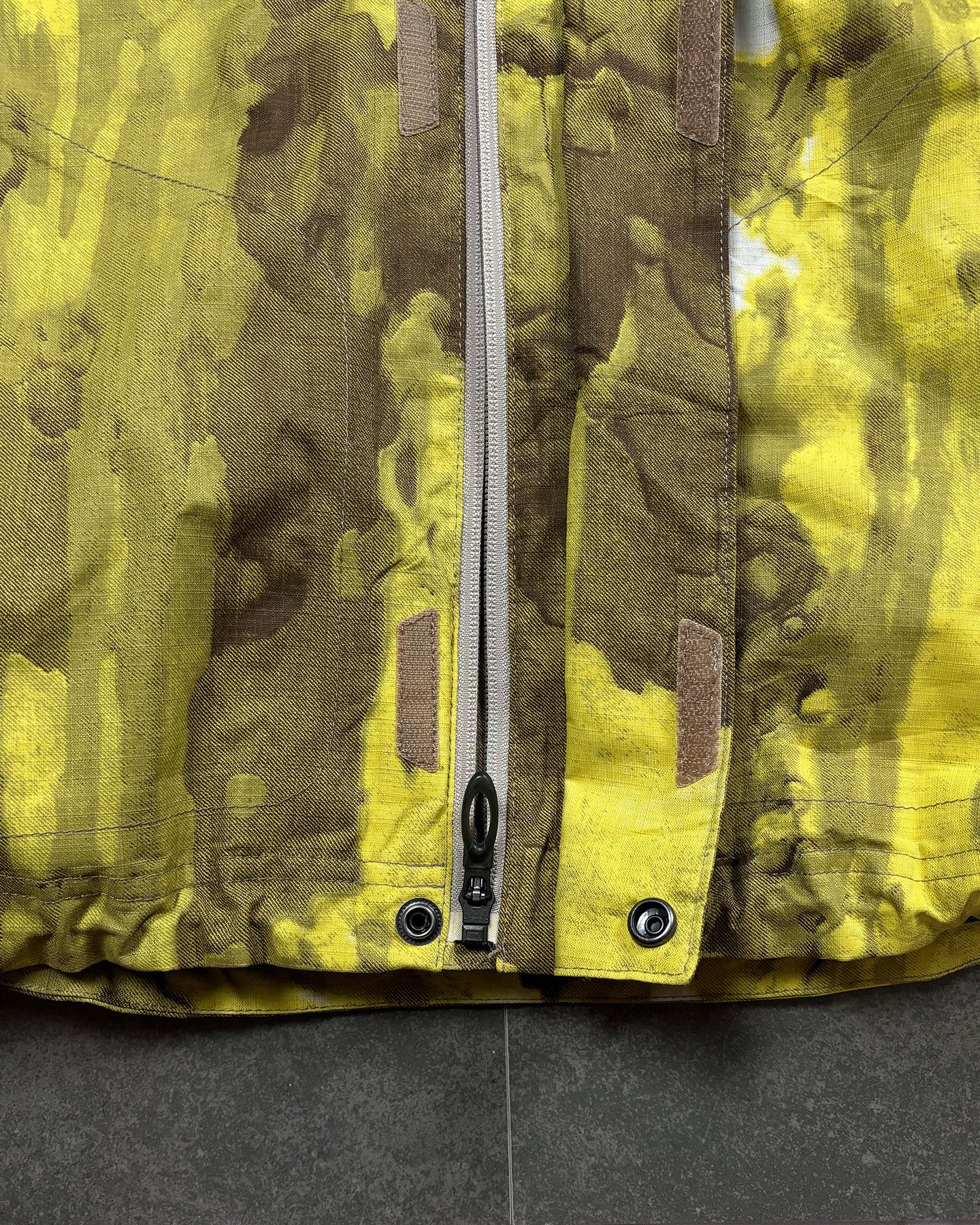 Oakley 00s Oakley Down Geometric Pattern Magnetic Closure Jacket Size US XL / EU 56 / 4 - 5 Thumbnail