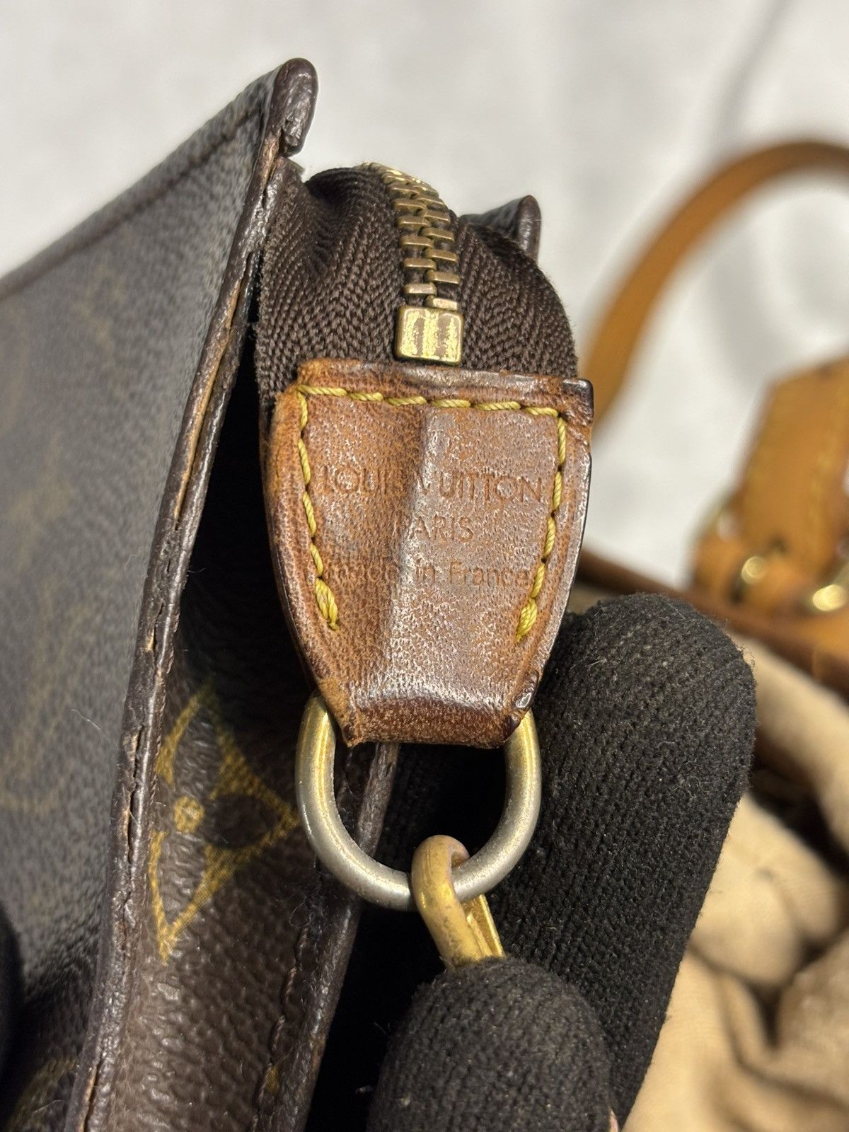 Louis Vuitton (Heavy Used) Louis Vuitton Bucket With Pouch Size ONE SIZE - 11 Thumbnail