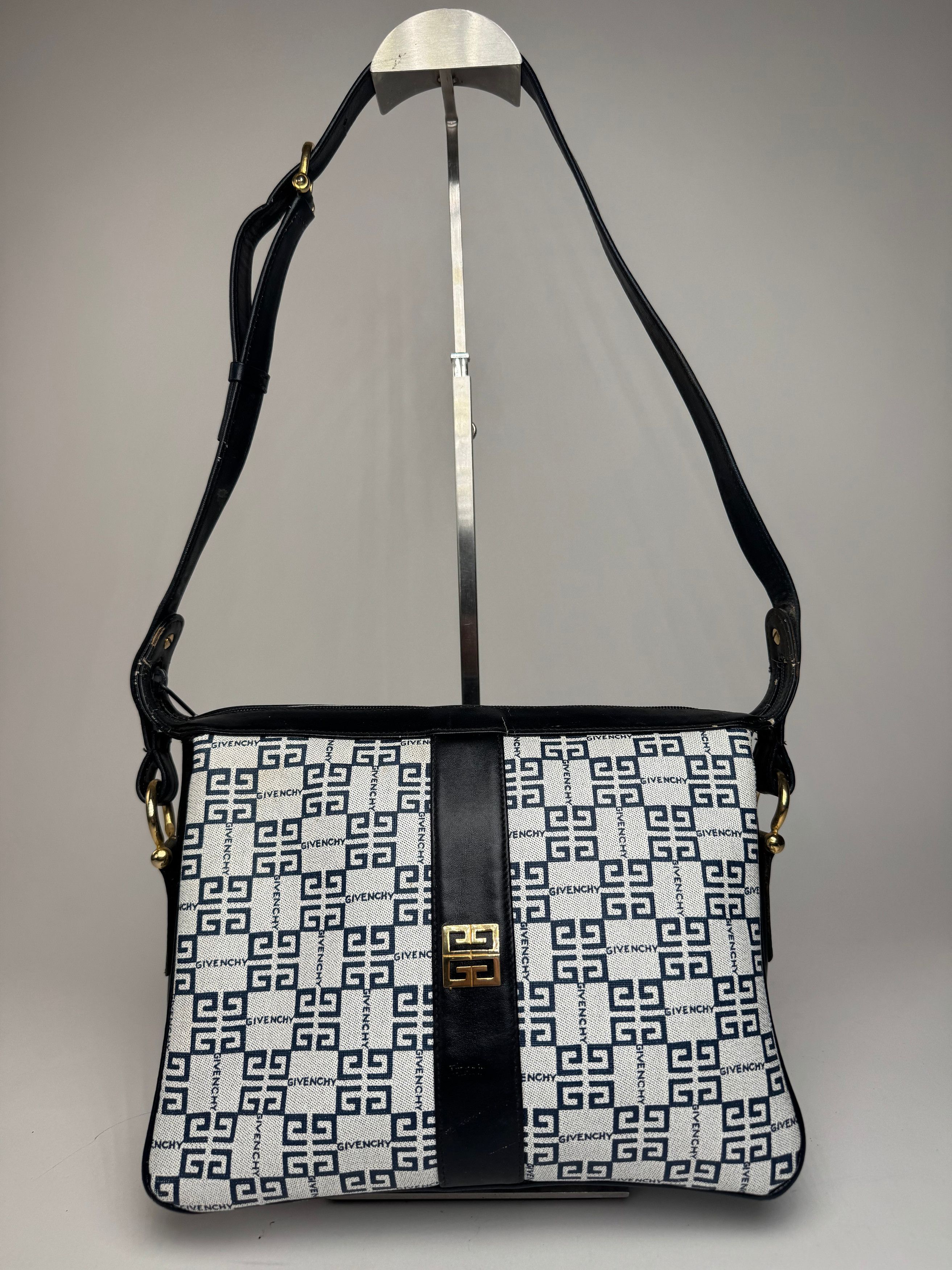 Givenchy Vintage 4G Leather Monogram Bag Navy White Size ONE SIZE - 1 Thumbnail