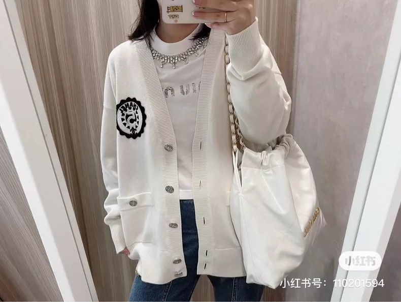 Chanel Chanel 23C white badge embroidered No. 5 sequin cardigan c Size XS / US 0-2 / IT 36-38 - 9 Thumbnail