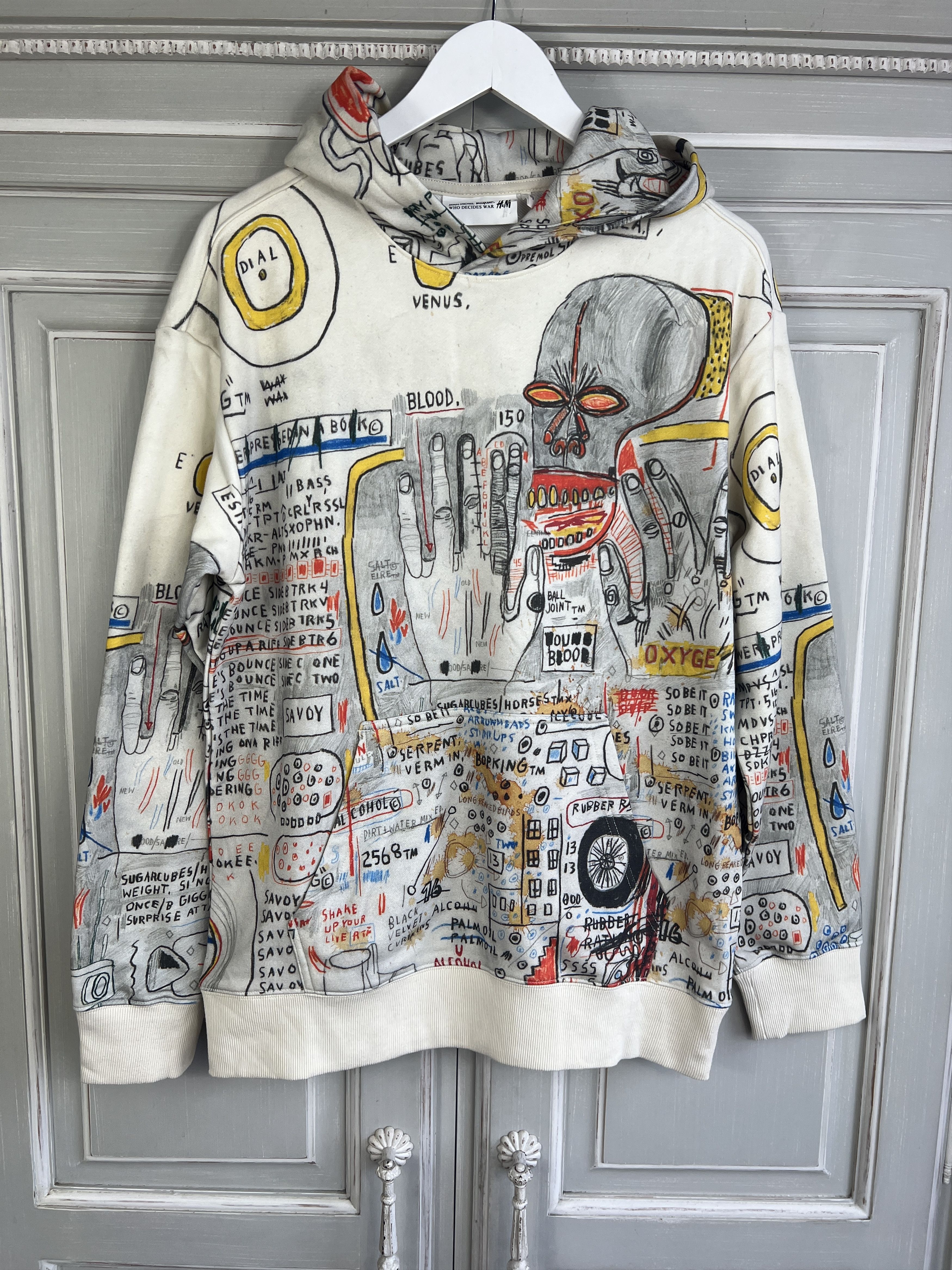 WHO DECIDES WAR EV BRAVADO TELA D`AMORE BASQUIAT H&M HOODIE
