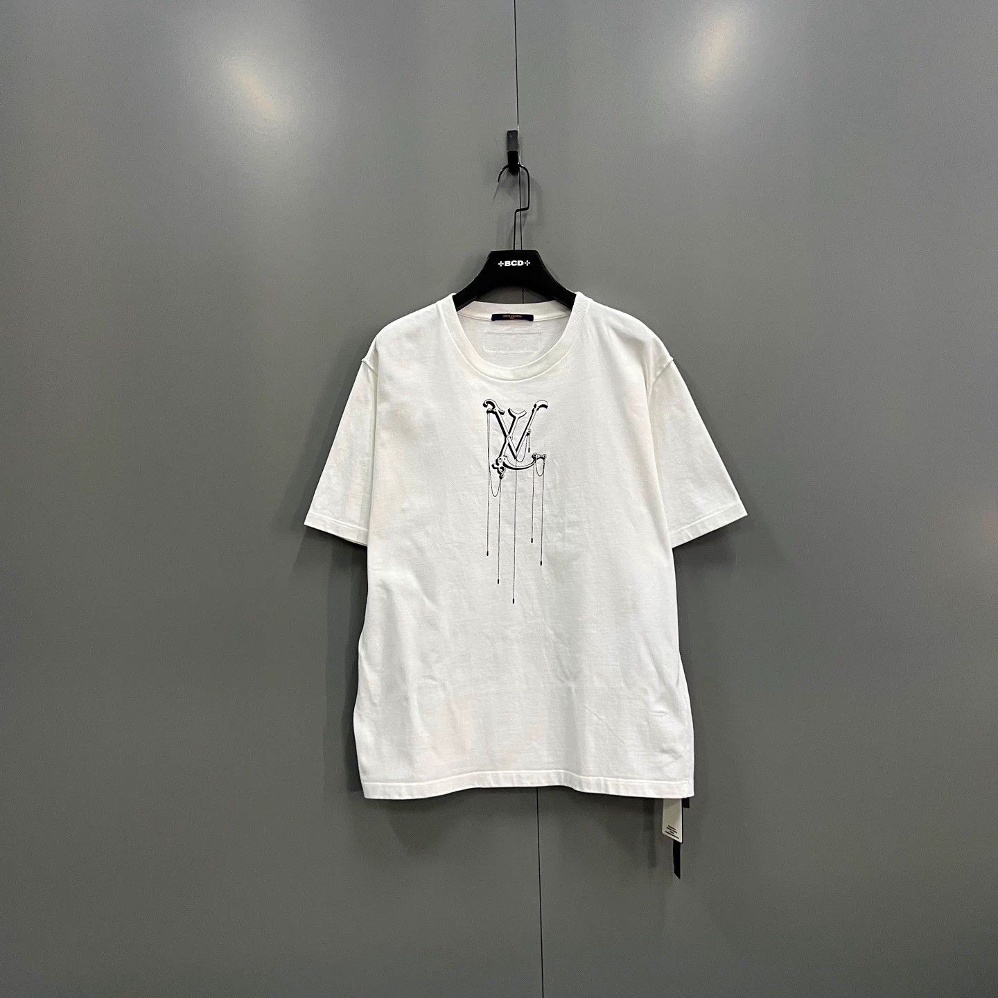 Louis Vuitton Louis Vuitton LV Pendant Embroidered Logo T-Shirt 4L Size 4XL / US 24-26 - 1 Thumbnail