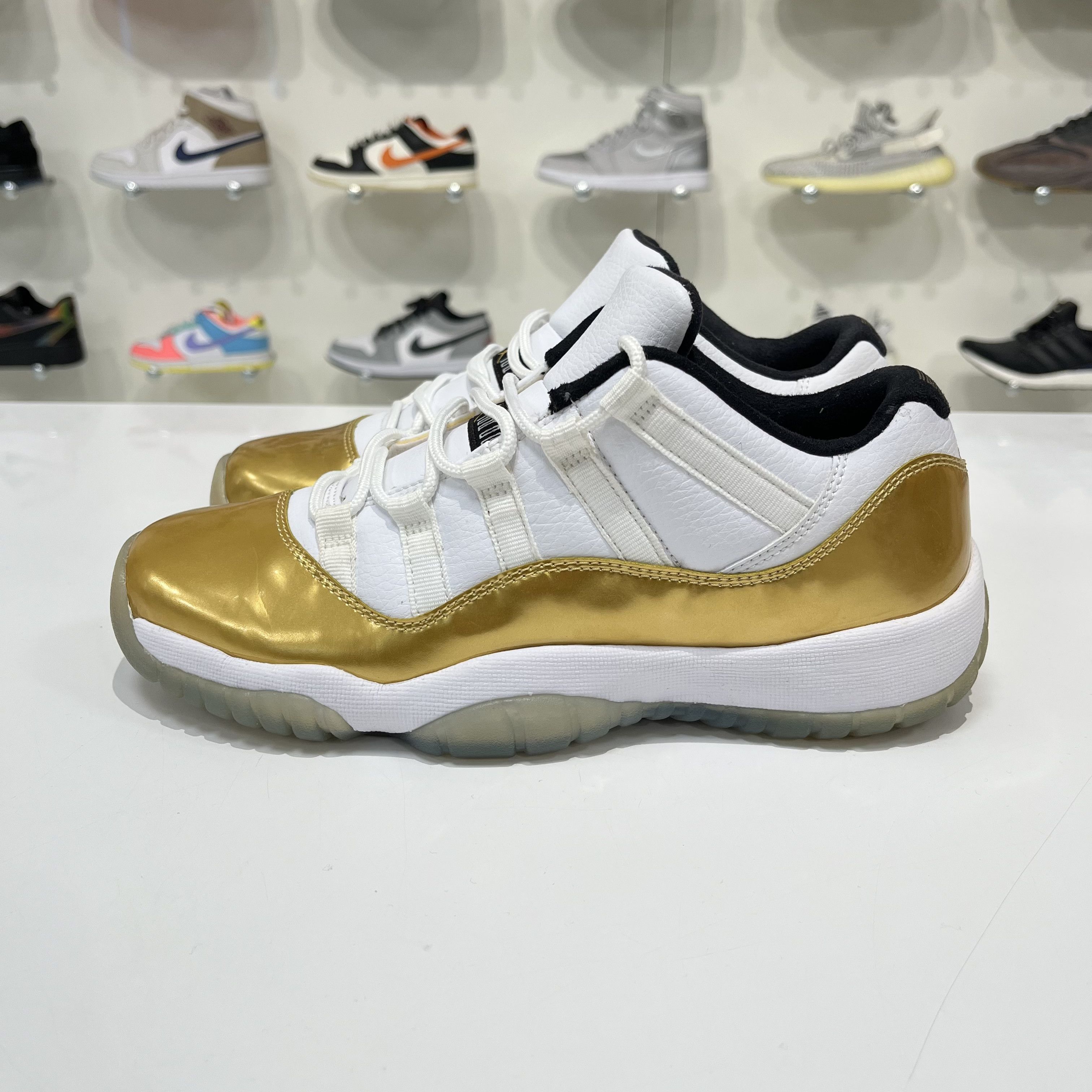 Nike Air Jordan 11 Retro Low Closing Ceremony (GS) Size US 6.5 / EU 39-40 - 3 Thumbnail