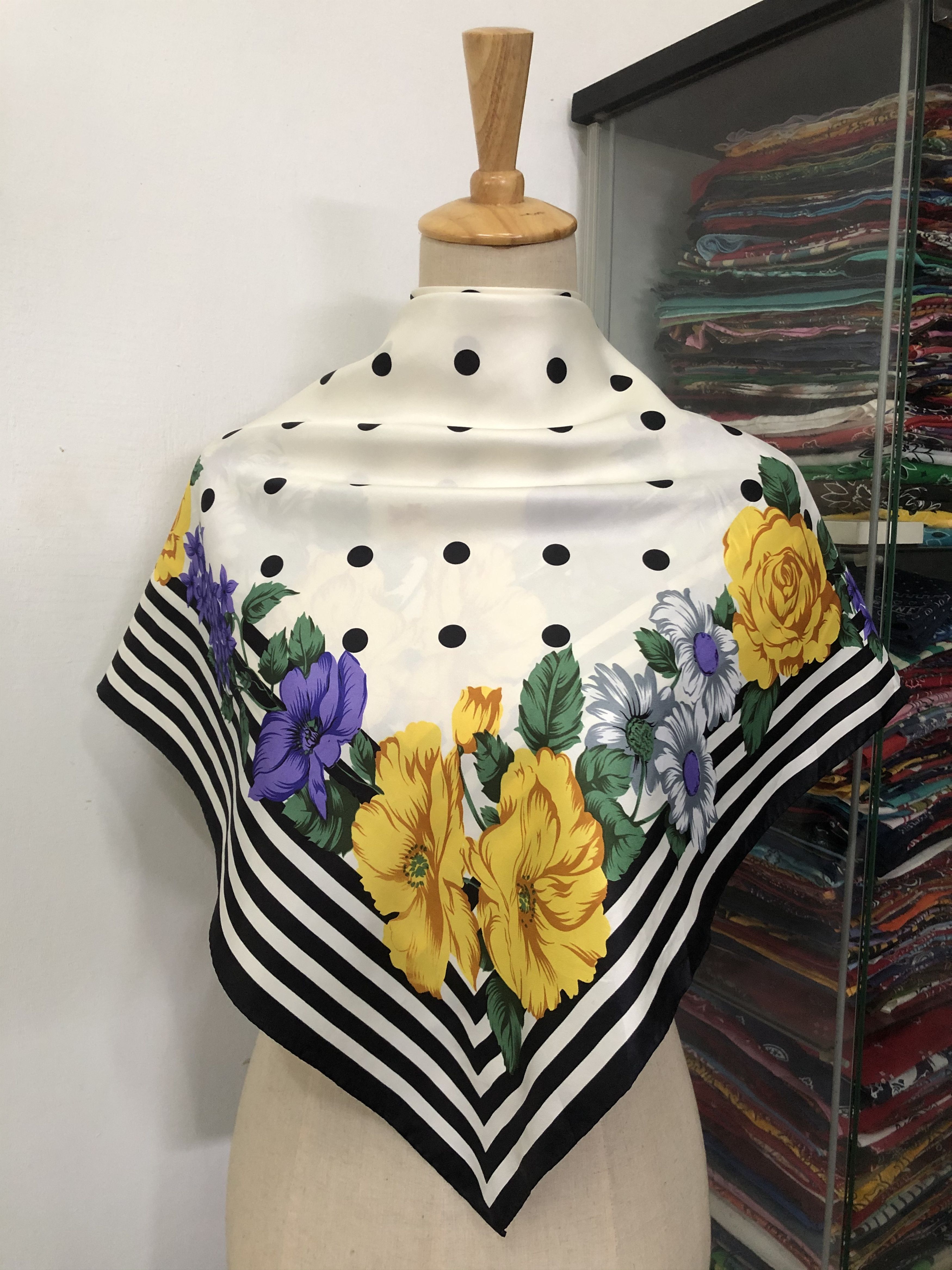 Vintage Vintage Silk Scarf Size ONE SIZE - 1 Thumbnail