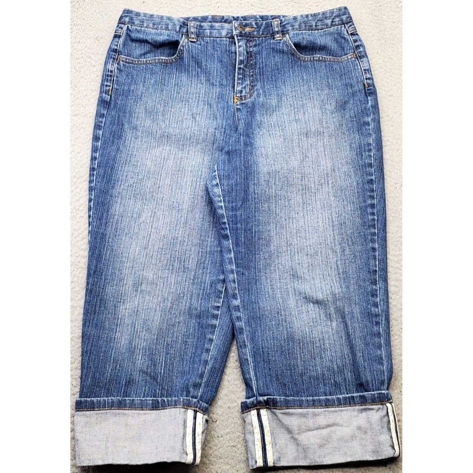 Talbots Talbots Womens Capri Jeans 12 Blue Denim Regular Fit Stretch Rolled Hem Outdoor Casual Shirt/Jeans Size 34" / US 12 / IT 48 - 2 Thumbnail