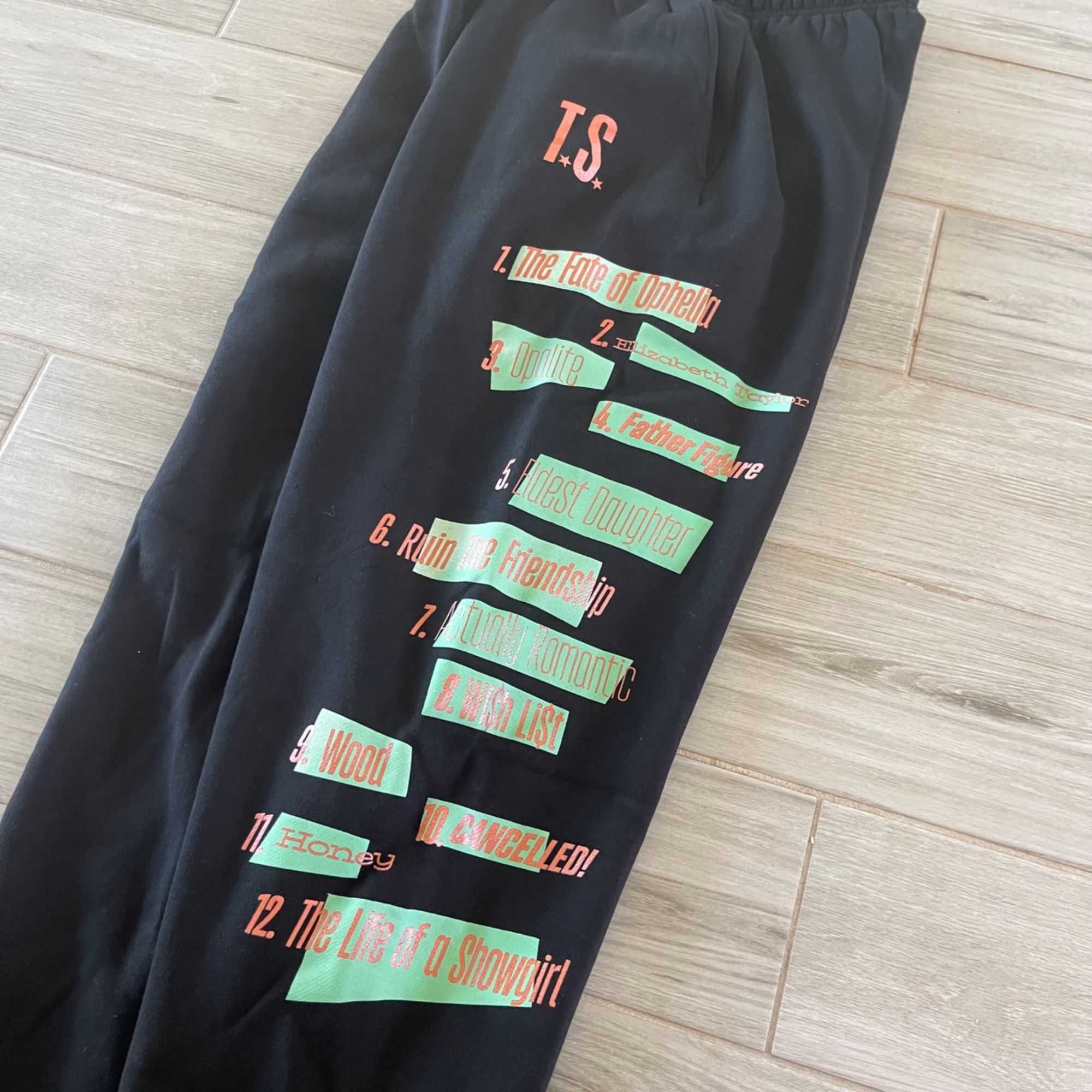 Band Tees NEW TAYLOR SWIFT The Life of a Showgirl Sweatpants M Size 28" / US 6 / IT 42 - 5 Thumbnail