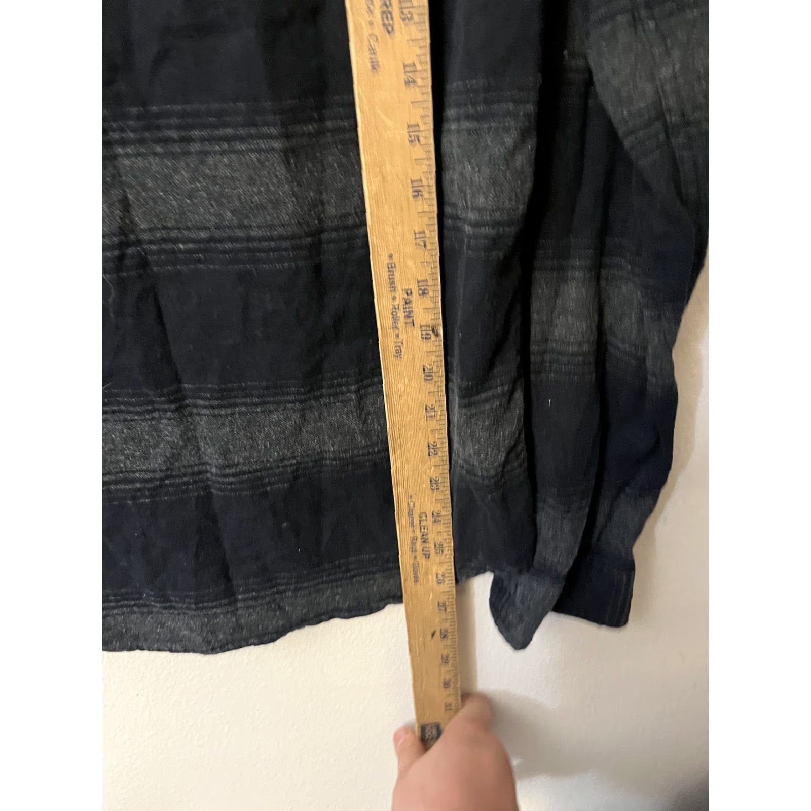 Vintage VINTAGE Aéropostale Button-Up Shirt Men S Gray Plaid Casual Workwear Long Sleeve Pocket Logo 90s Mens Size US S / EU 44-46 / 1 - 4 Thumbnail