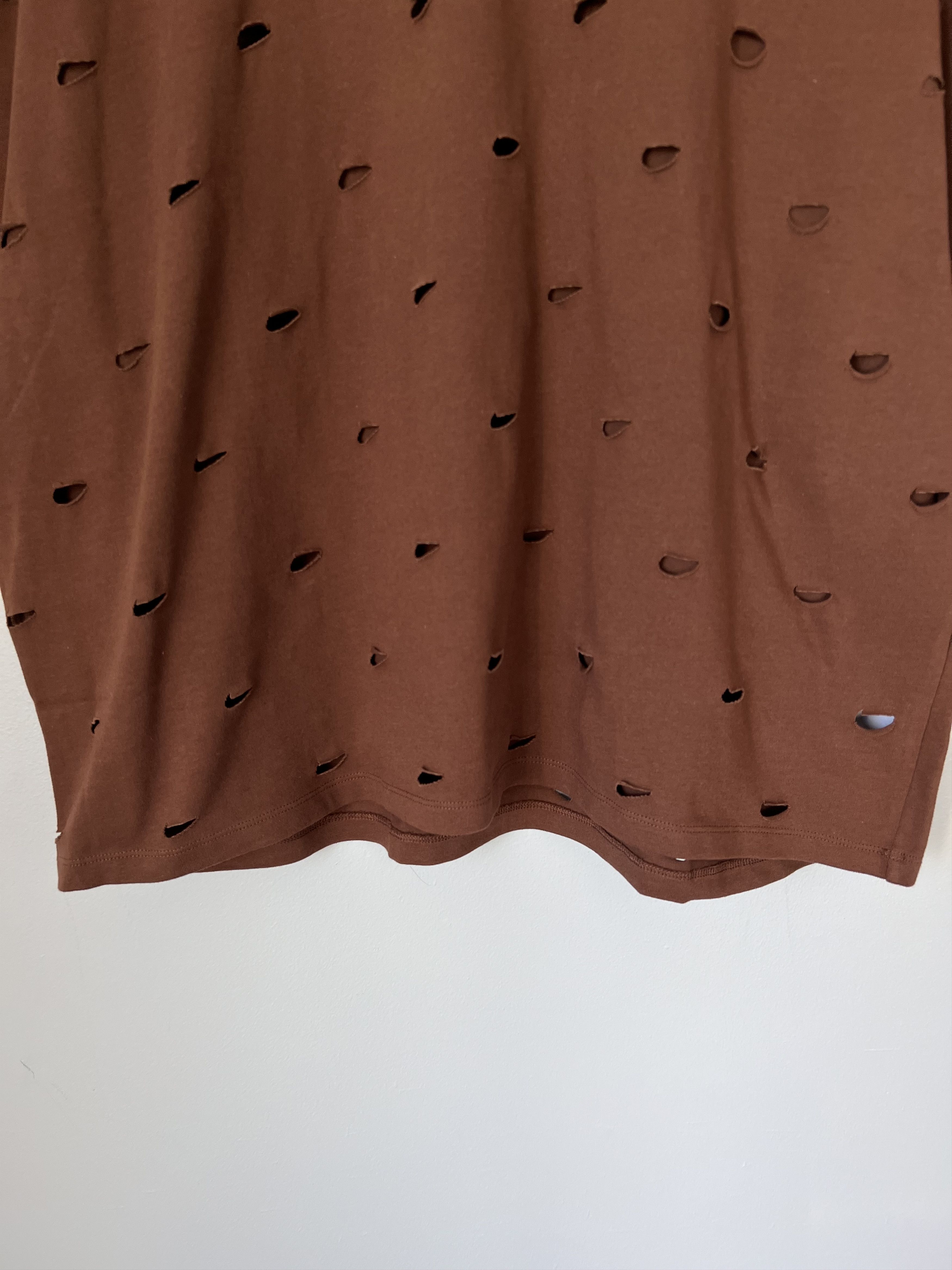 Jacquemus × Nike Jacquemus Nike Le Swoosh Tee in Brown Size US XL / EU 56 / 4 - 3 Thumbnail
