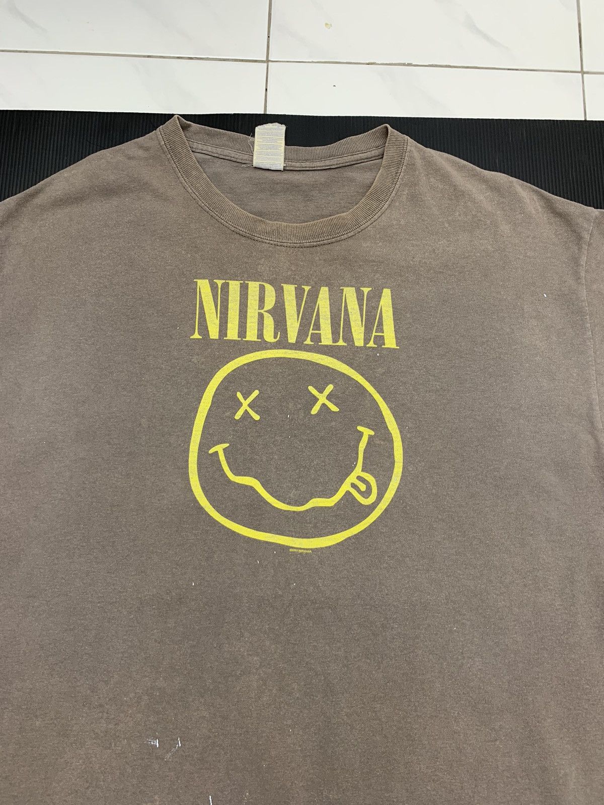 Band Tees Vintage Y2K Thrashed Faded Nirvana Band Tshirt Size US L / EU 52-54 / 3 - 4 Thumbnail