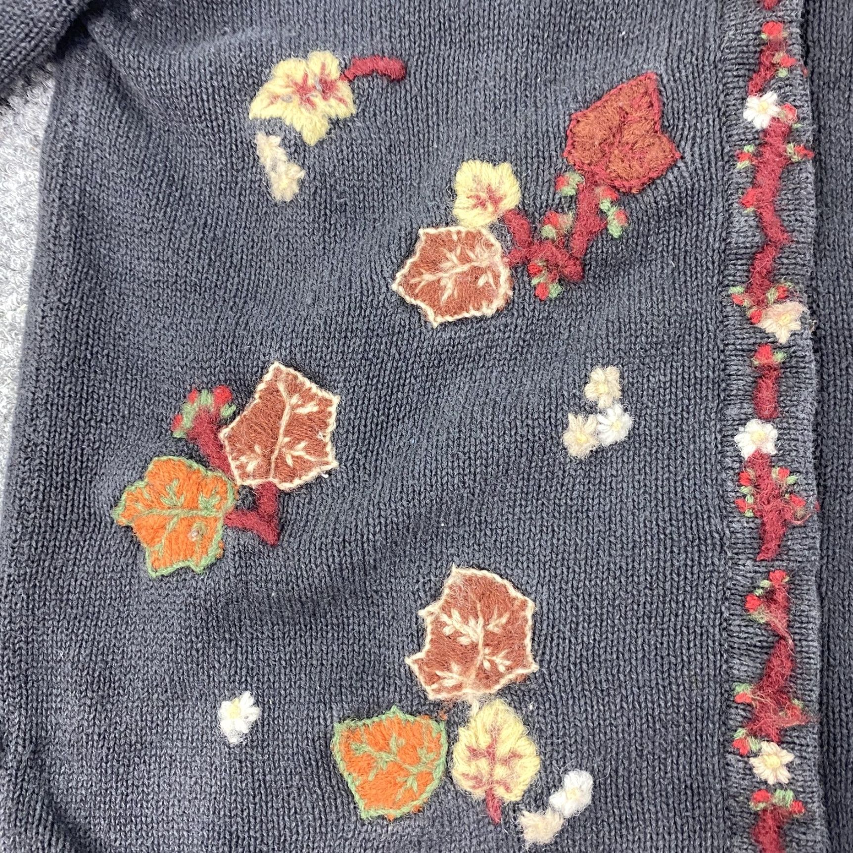 Vintage VINTAGE Bobbie Brooks Cardigan Sweater Womens Medium Gray Embroidered Autumn Leaves 55% Ramie, 45% Cotton Mens? Size M / US 6-8 / IT 42-44 - 3 Thumbnail