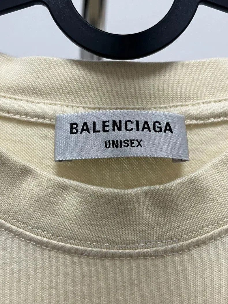 Balenciaga Balenciaga Beige BB Logo Short Sleeve Tee. Size US M / EU 48-50 / 2 - 4 Thumbnail