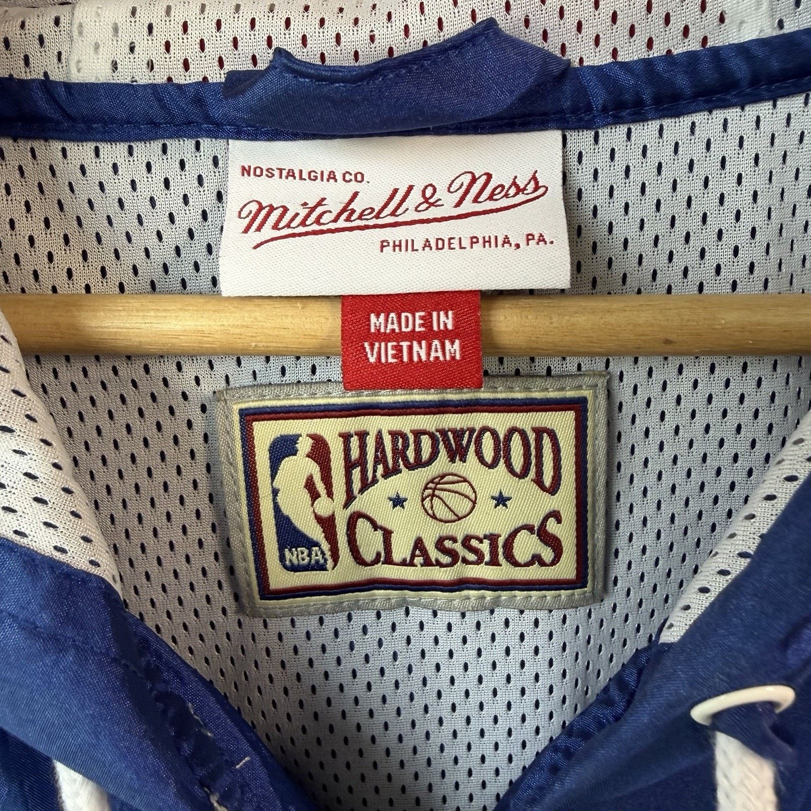 Mitchell & Ness Mitchell & Ness 76ers Hardwood Classics WindbreakerXL Fall22 Size US XL / EU 56 / 4 - 13 Thumbnail