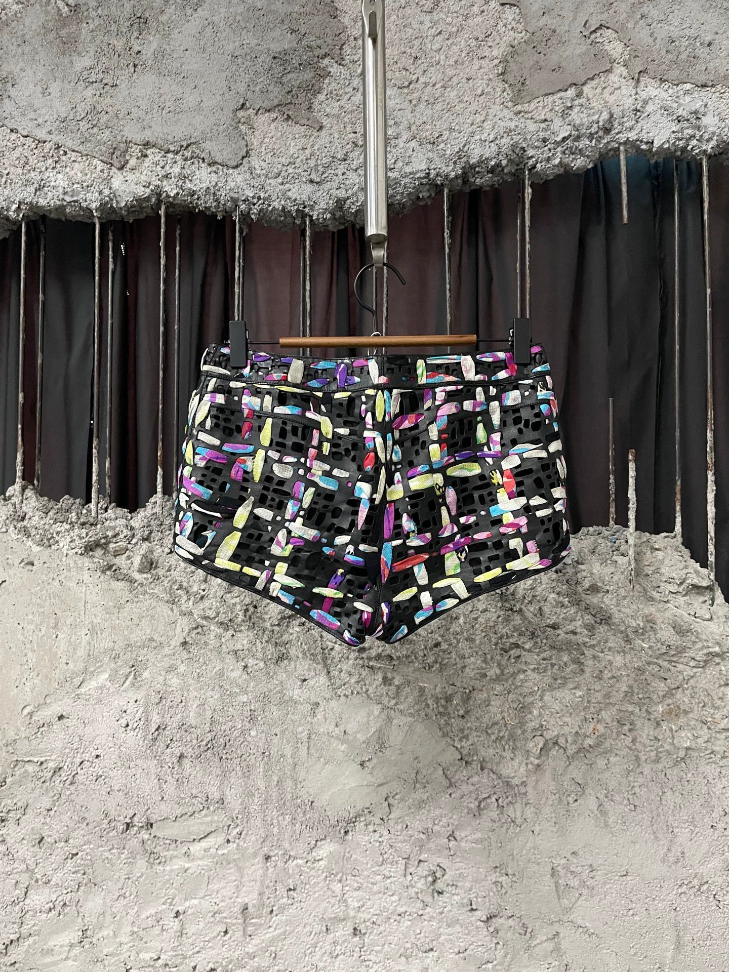 Chanel Chanel Runway Short 34 99 New Size 25" / US 0 / IT 36 - 2 Thumbnail