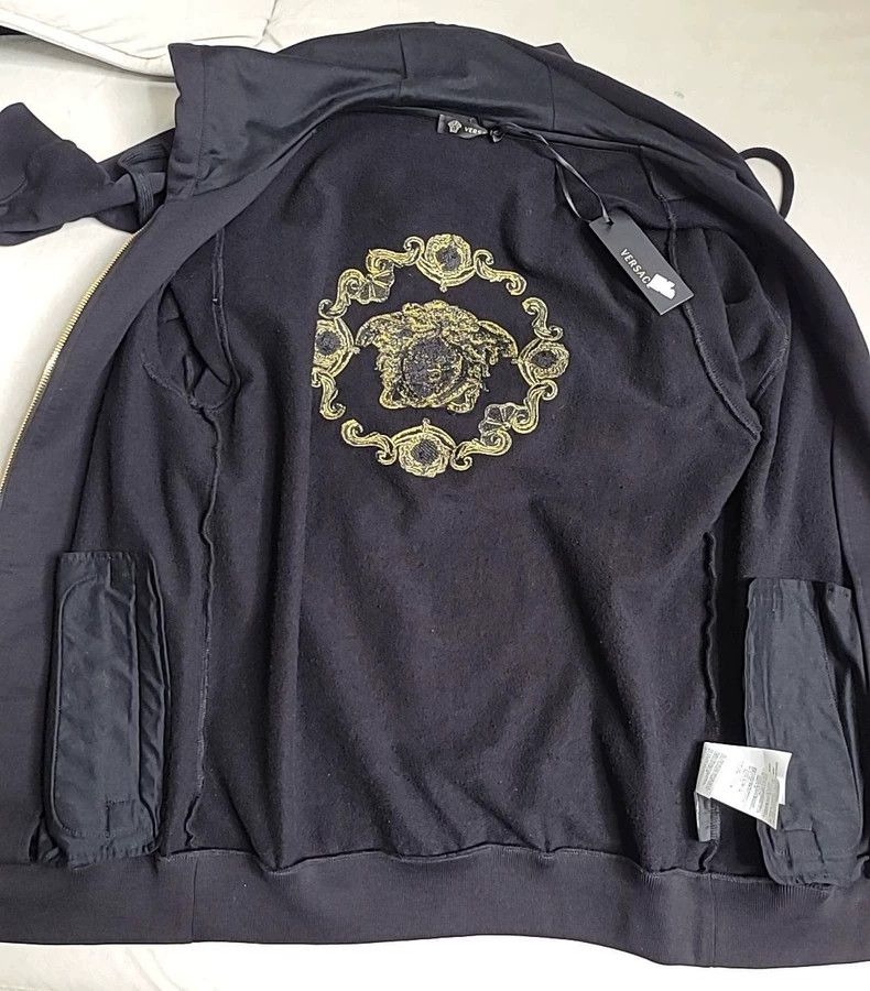 Versace Versace The main line is heavy work embroidered hooded swe Size US XS / EU 42 / 0 - 9 Thumbnail