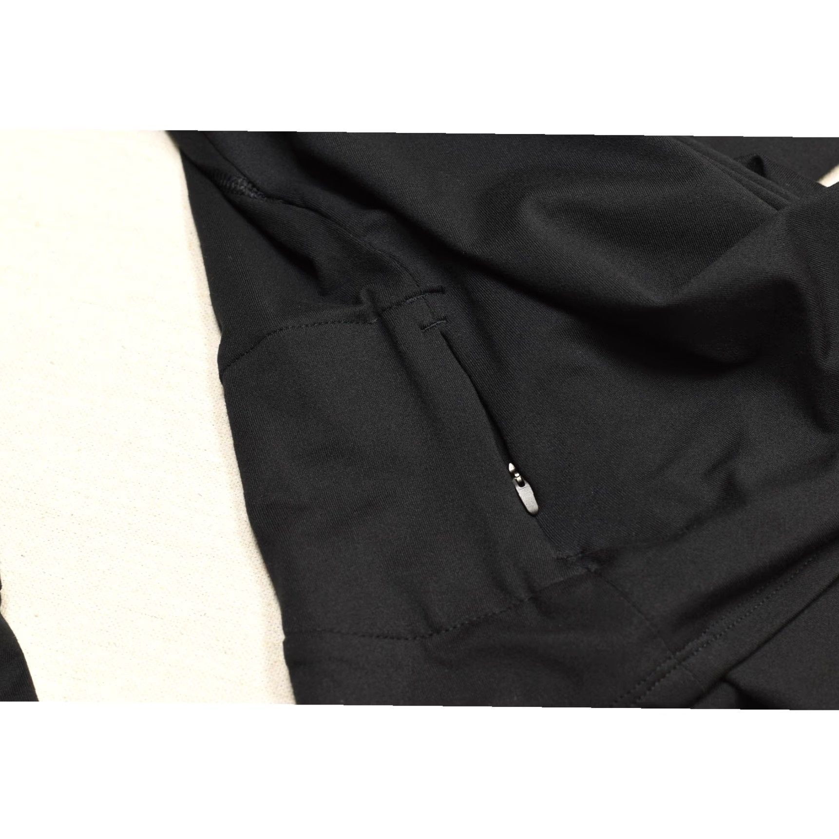 Under Armour Under Armour RUN Women's Black Athletic Fitted 1/4 Zip Pullover S Black Athletic Pullover Womens Size S / US 4 / IT 40 - 2 Thumbnail
