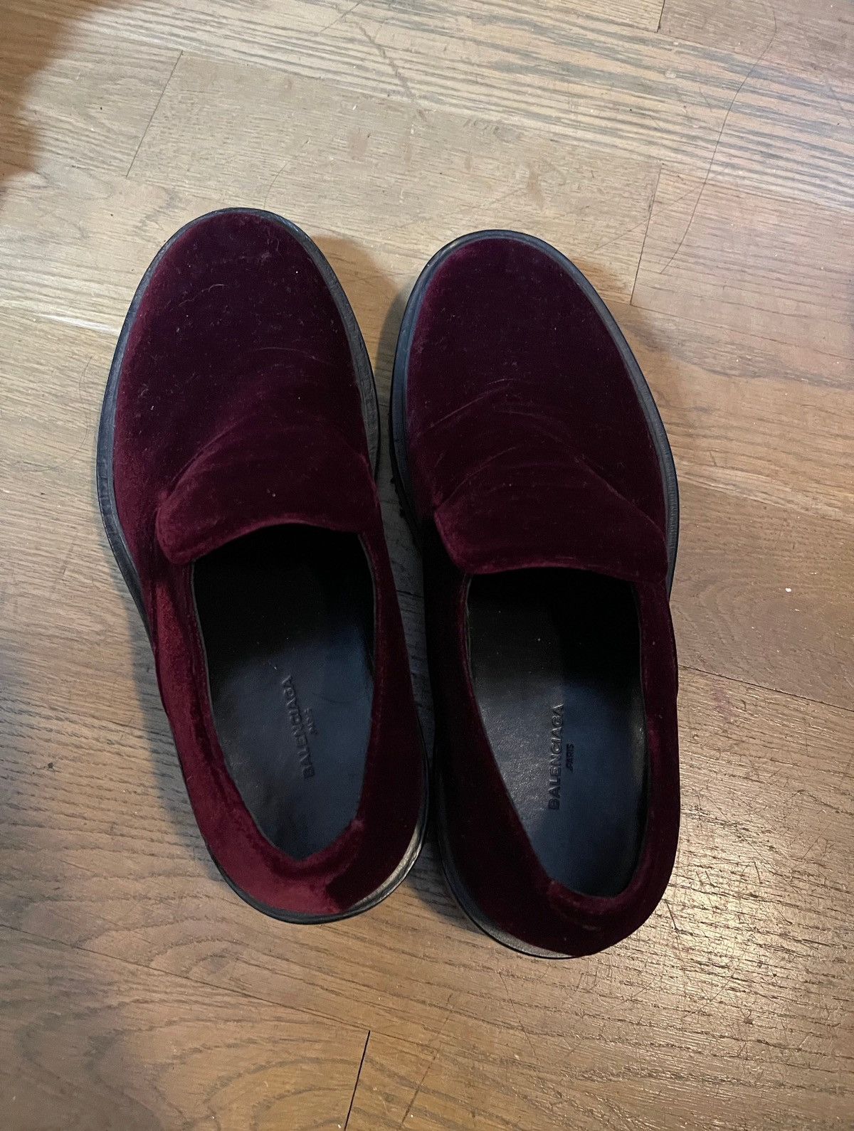 Balenciaga Balenciaga 17ss red velvet slip on loafers Size US 7 / EU 40 - 3 Thumbnail