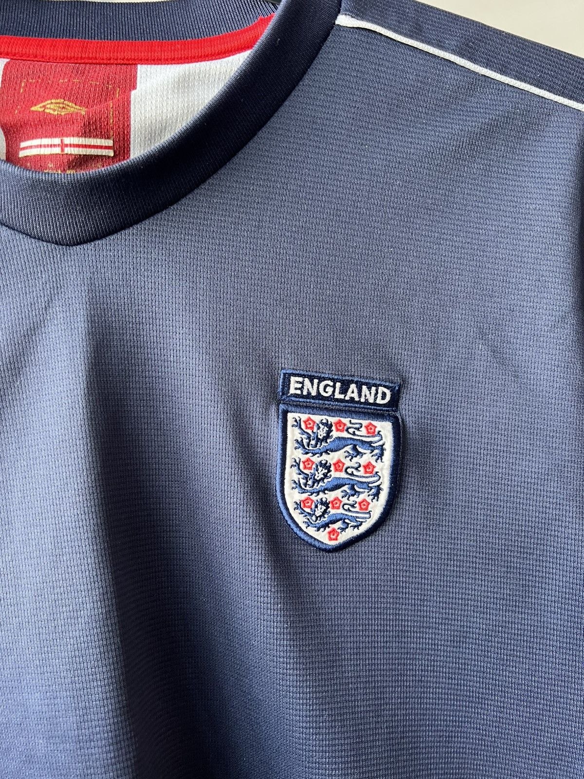 Umbro 2006/07 ENGLAND TEAM TRAINING SOCCER JERSEY FOOTBALL SHIRT M Size US M / EU 48-50 / 2 - 5 Thumbnail