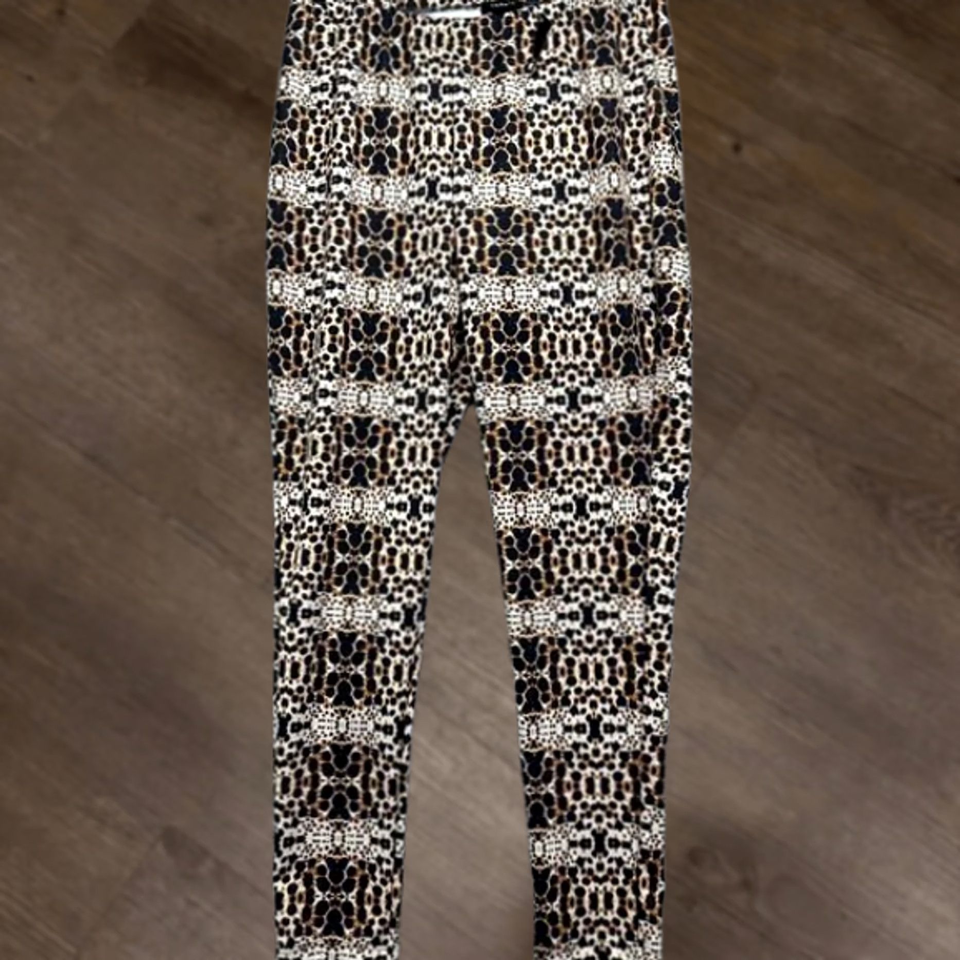 Torrid Torrid Pants Women 2 Tan Leopard Print Pull On Elastic Waist Hi Rise Casual NEW Size 26" / US 2 / IT 38 - 1 Thumbnail