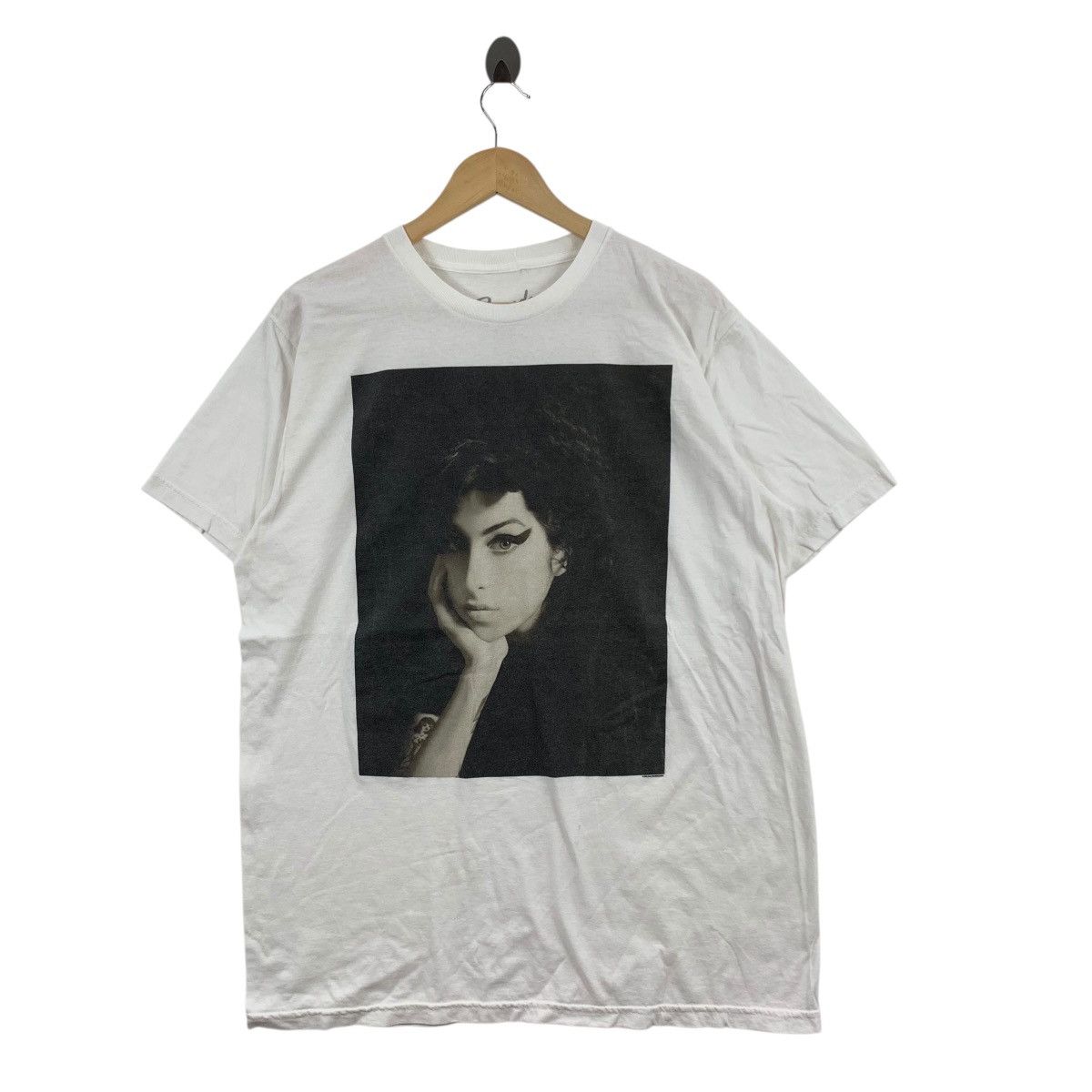 Vintage AMY WINEHOUSE 2016 Cherry Westfield Singer Bravado Tshirt Size US XL / EU 56 / 4 - 1 Thumbnail