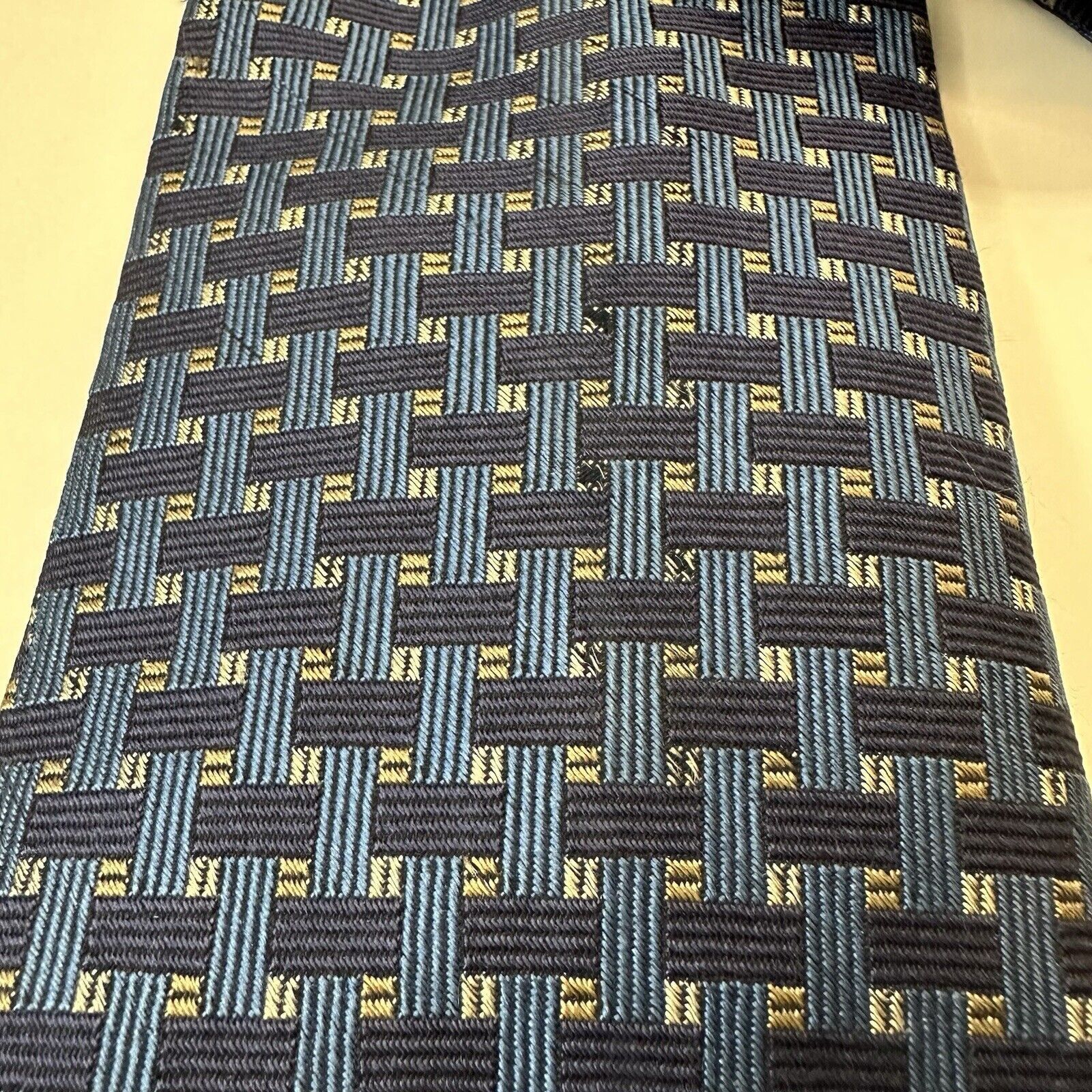 Jos. A. Bank Jos A. Bank, Collection Men's Neck Tie Blue w/Grays Silk USA Size ONE SIZE - 10 Thumbnail