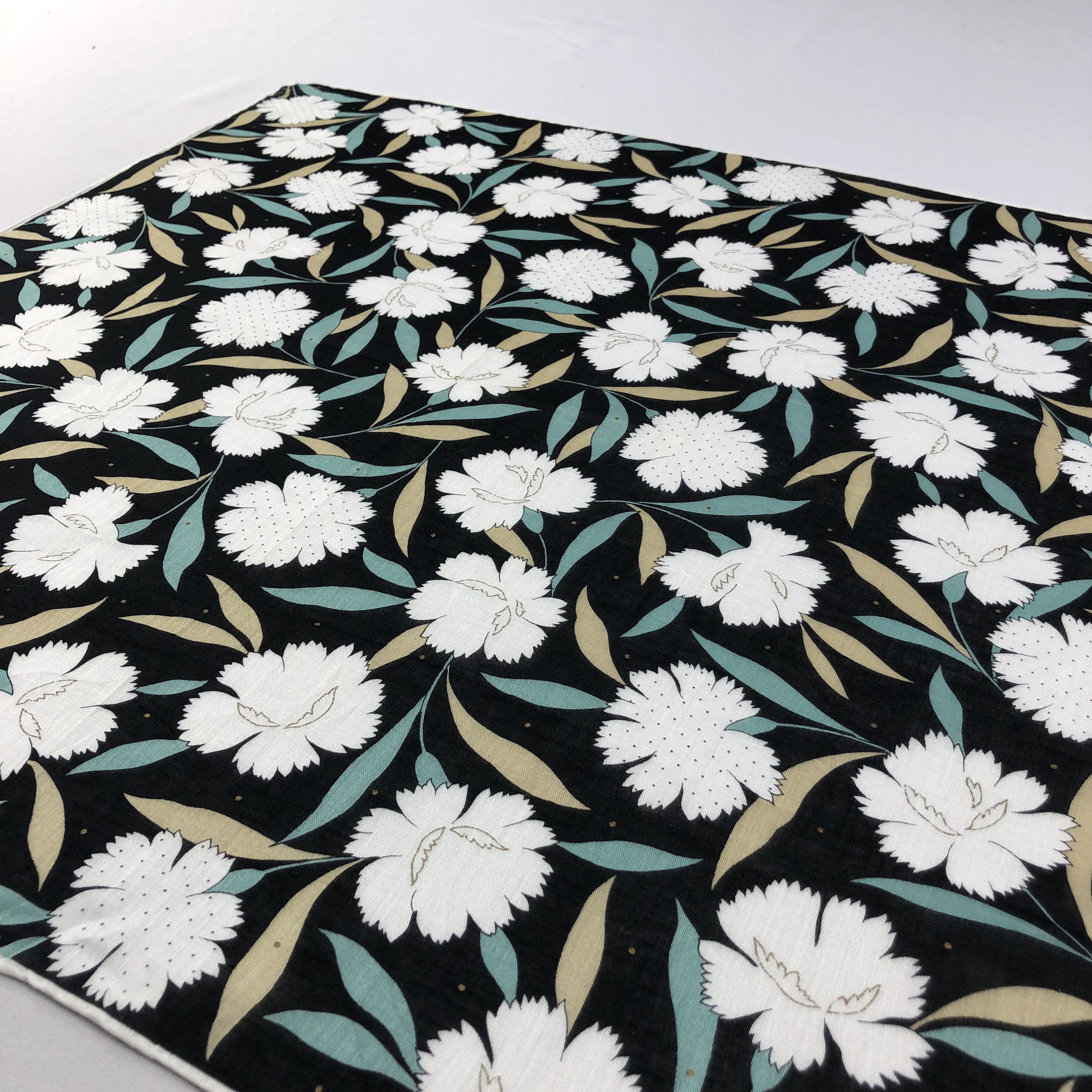 Givenchy NWT Givenchy Handkerchief Neckerchief Bandana H2949 Size ONE SIZE - 2 Thumbnail