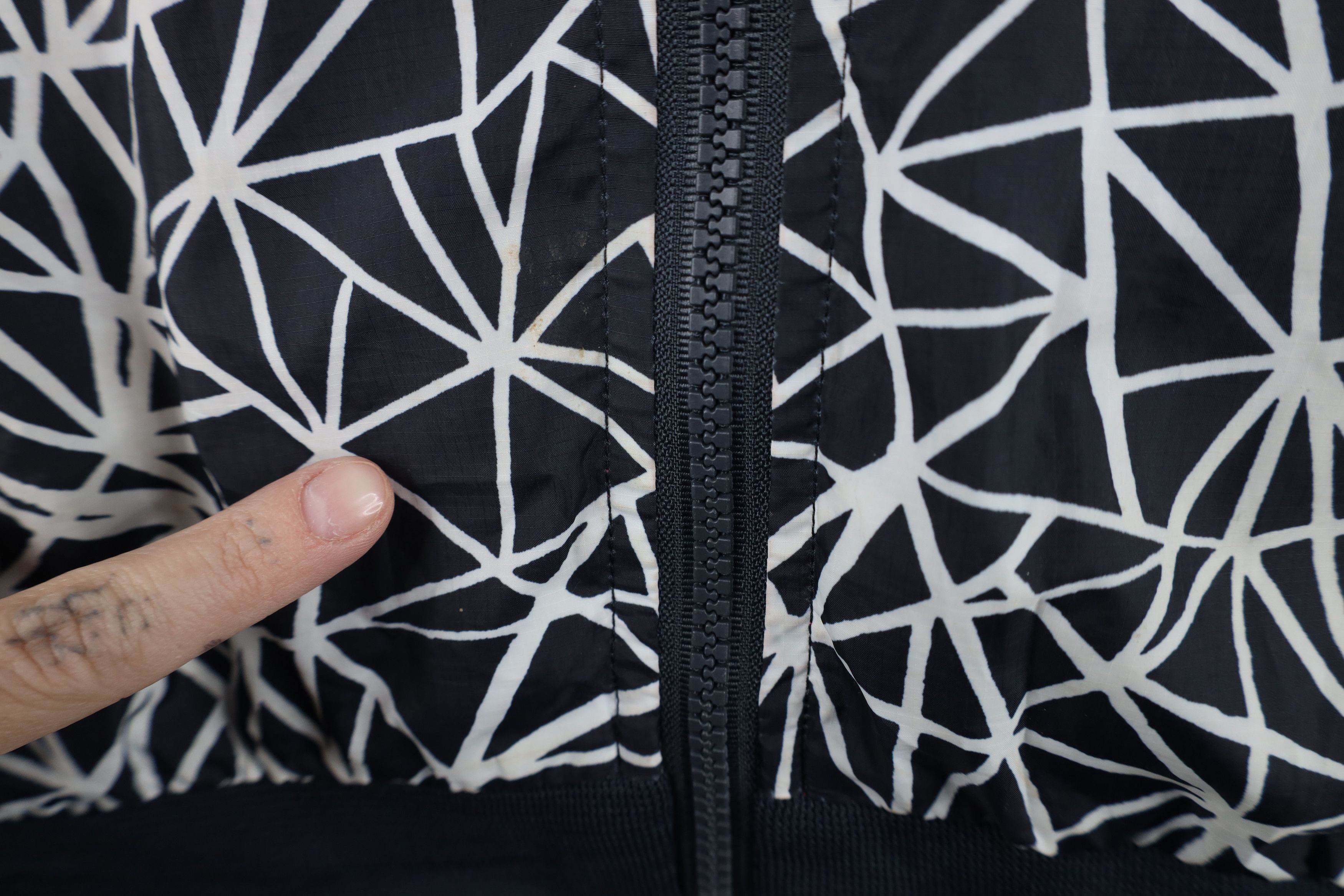 Nike Vintage Nike Geometric Hooded Windrunner Windbreaker Jacket Size M / US 6-8 / IT 42-44 - 4 Thumbnail