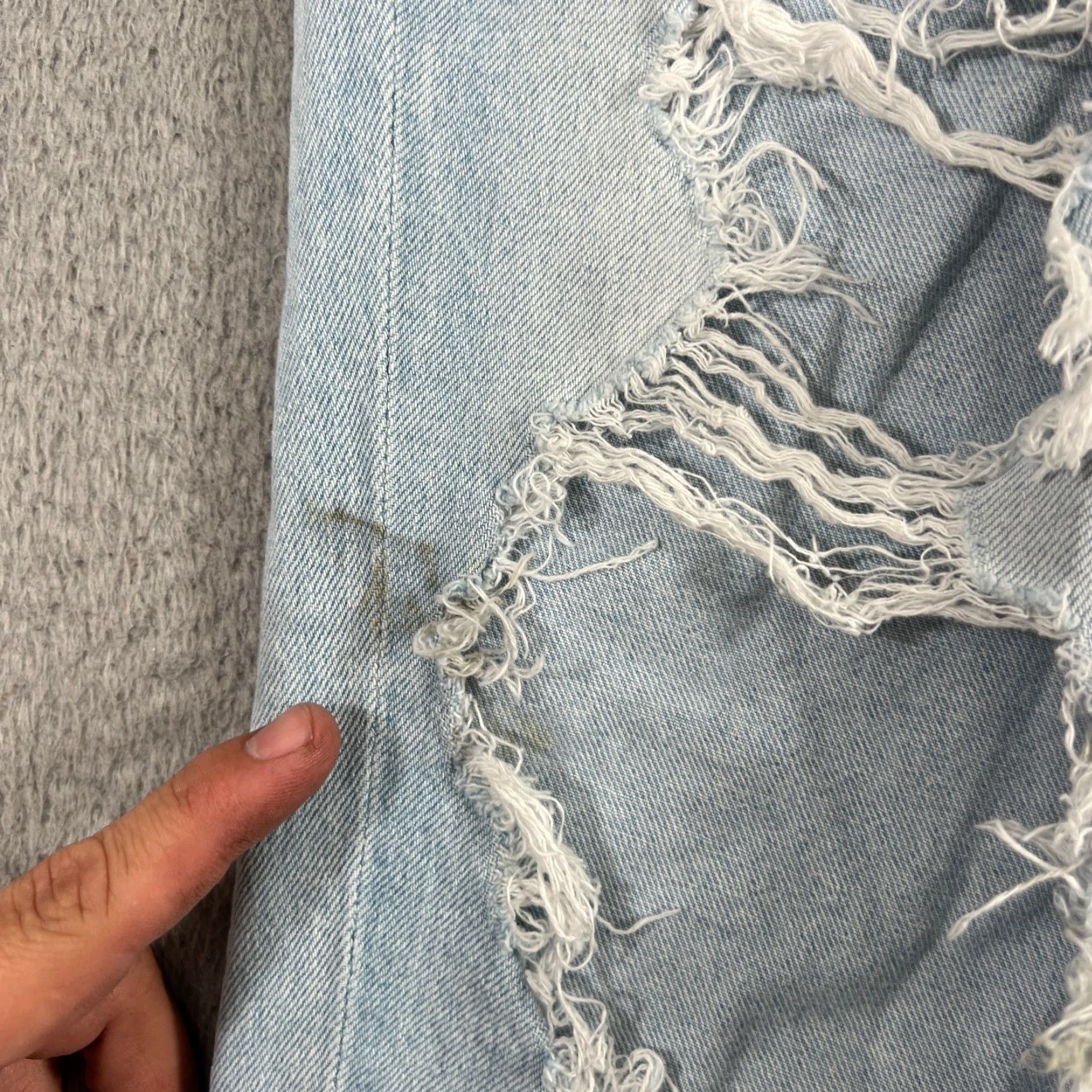 American Eagle Outfitters American Eagle Mom Jeans Size 0 Light Wash Distressed High Rise Blue Womens Size 25" / US 0 / IT 36 - 3 Thumbnail
