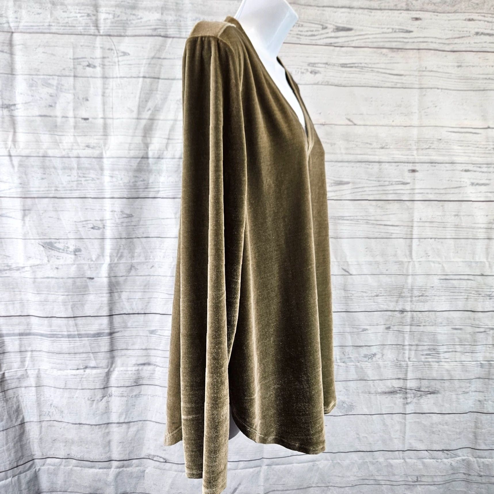 Velvet Dylan Womens Velvet Top Blouse SZ M Olive Green Long Sleeve V-Neck Womens Velvet Top Blouse Long Sleeve V-Neck Dylan Size M / US 6-8 / IT 42-44 - 3 Thumbnail