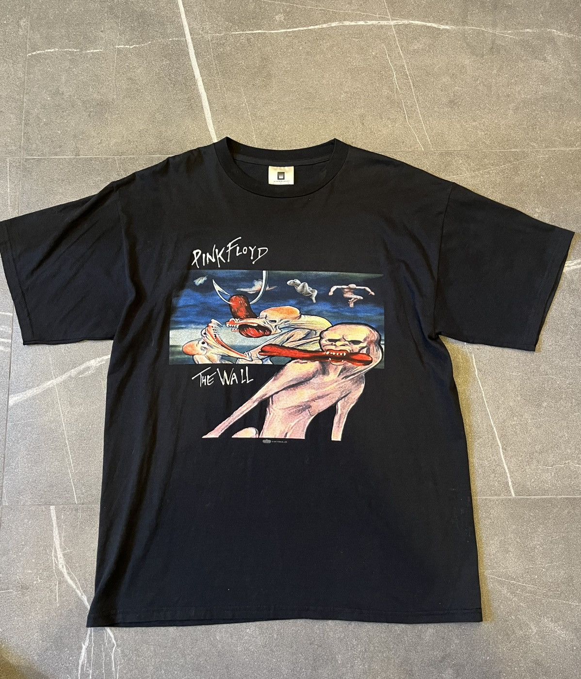 Vintage Vintage Pink Floyd "The Wall" T-Shirt Size US XL / EU 56 / 4 - 2 Thumbnail