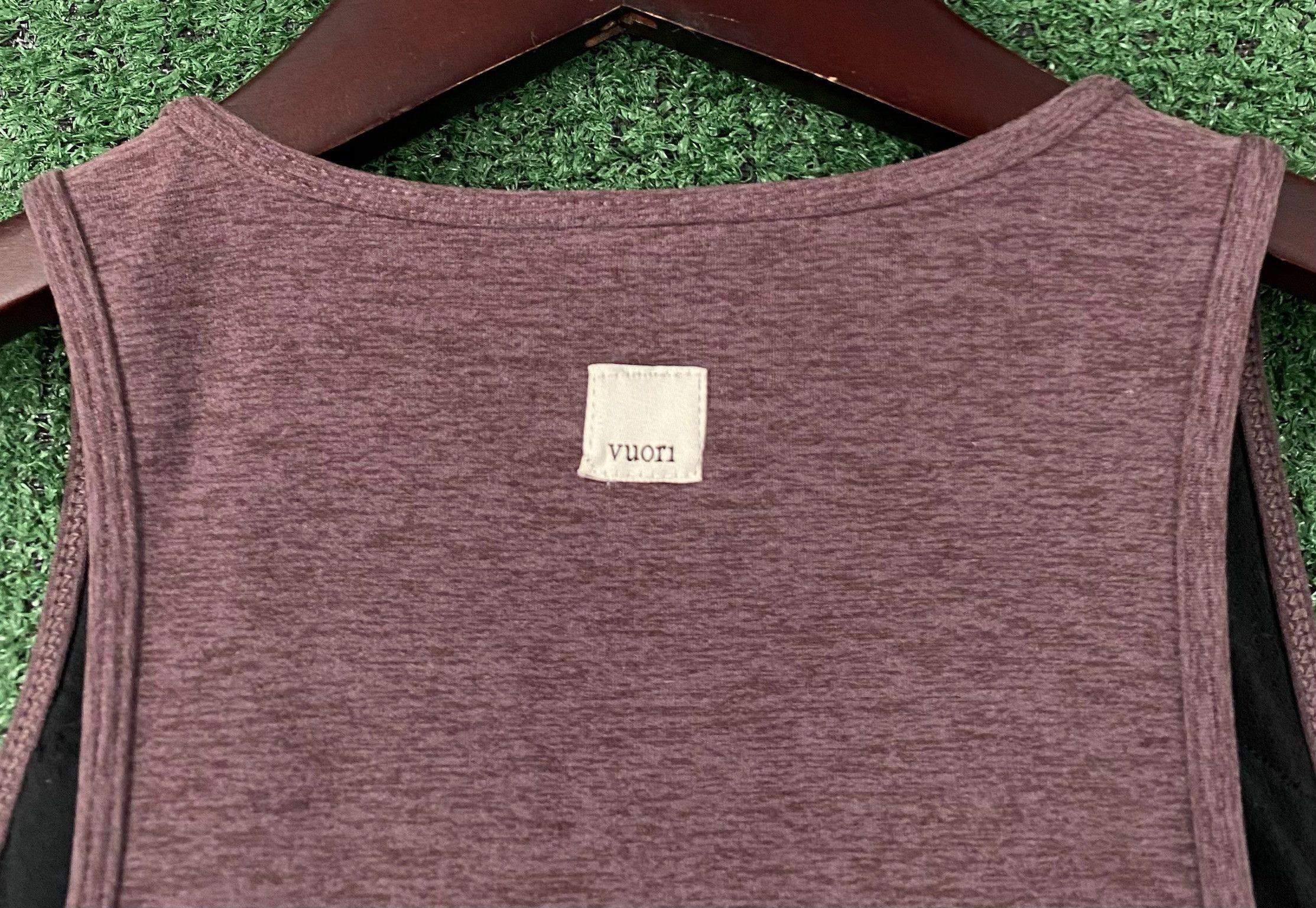Vuori Vuori Elevation Plyo Built In Bra Tank Top Plum Small Size S / US 4 / IT 40 - 4 Thumbnail
