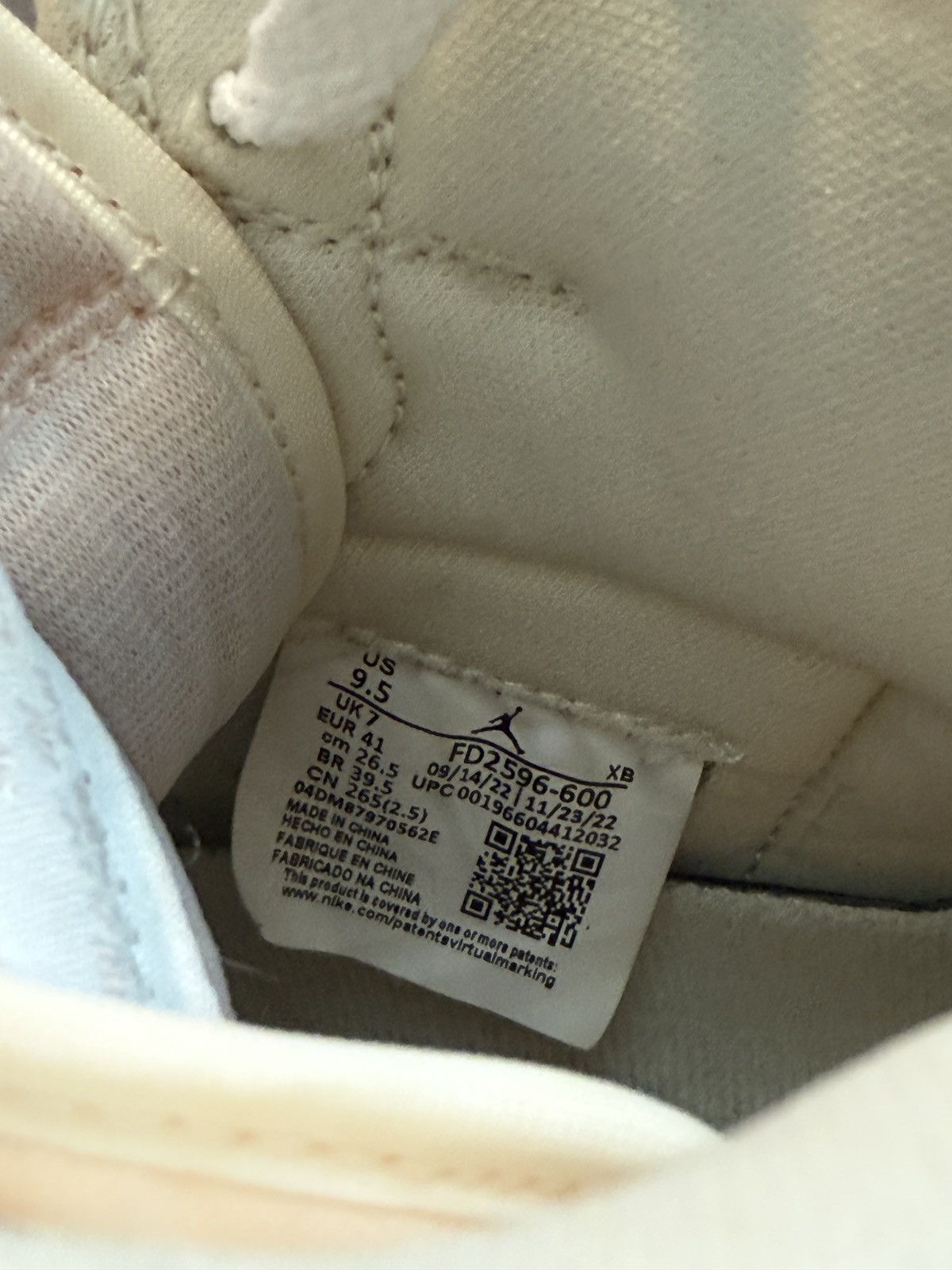 Jordan Brand × Nike Jordan 1 Retro High OG Size US 9.5 / IT 39.5 - 7 Thumbnail